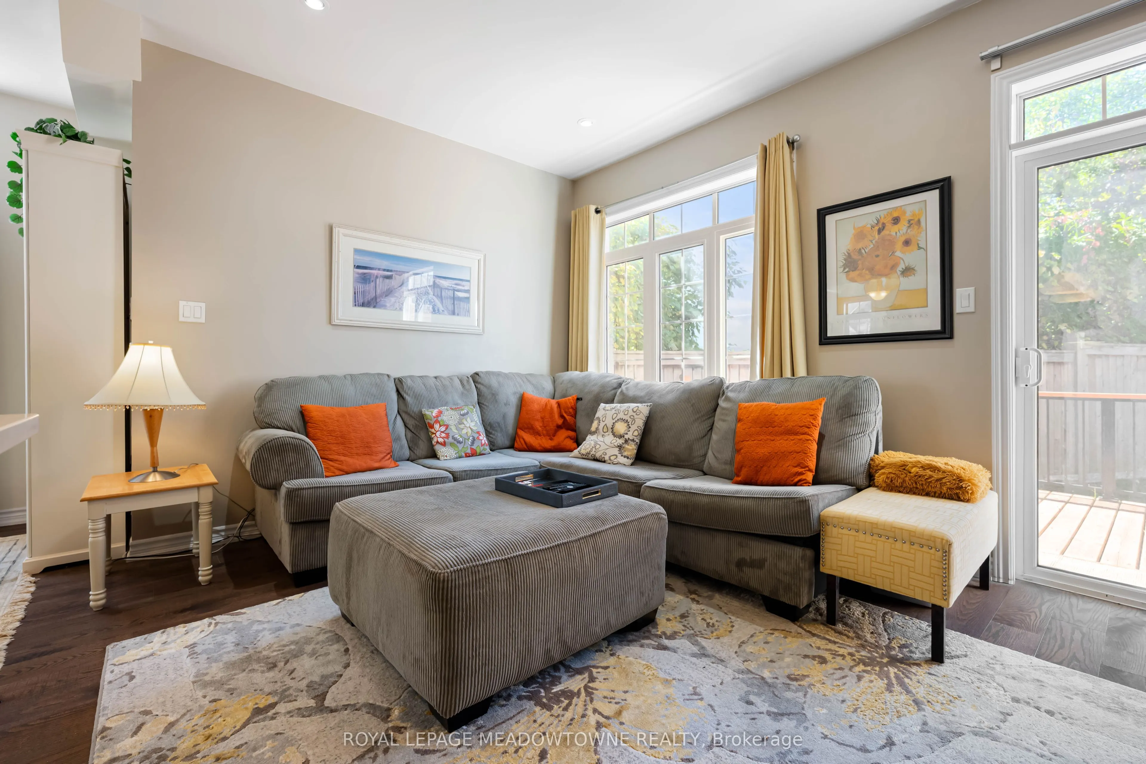 16 Ridgegate Crescent