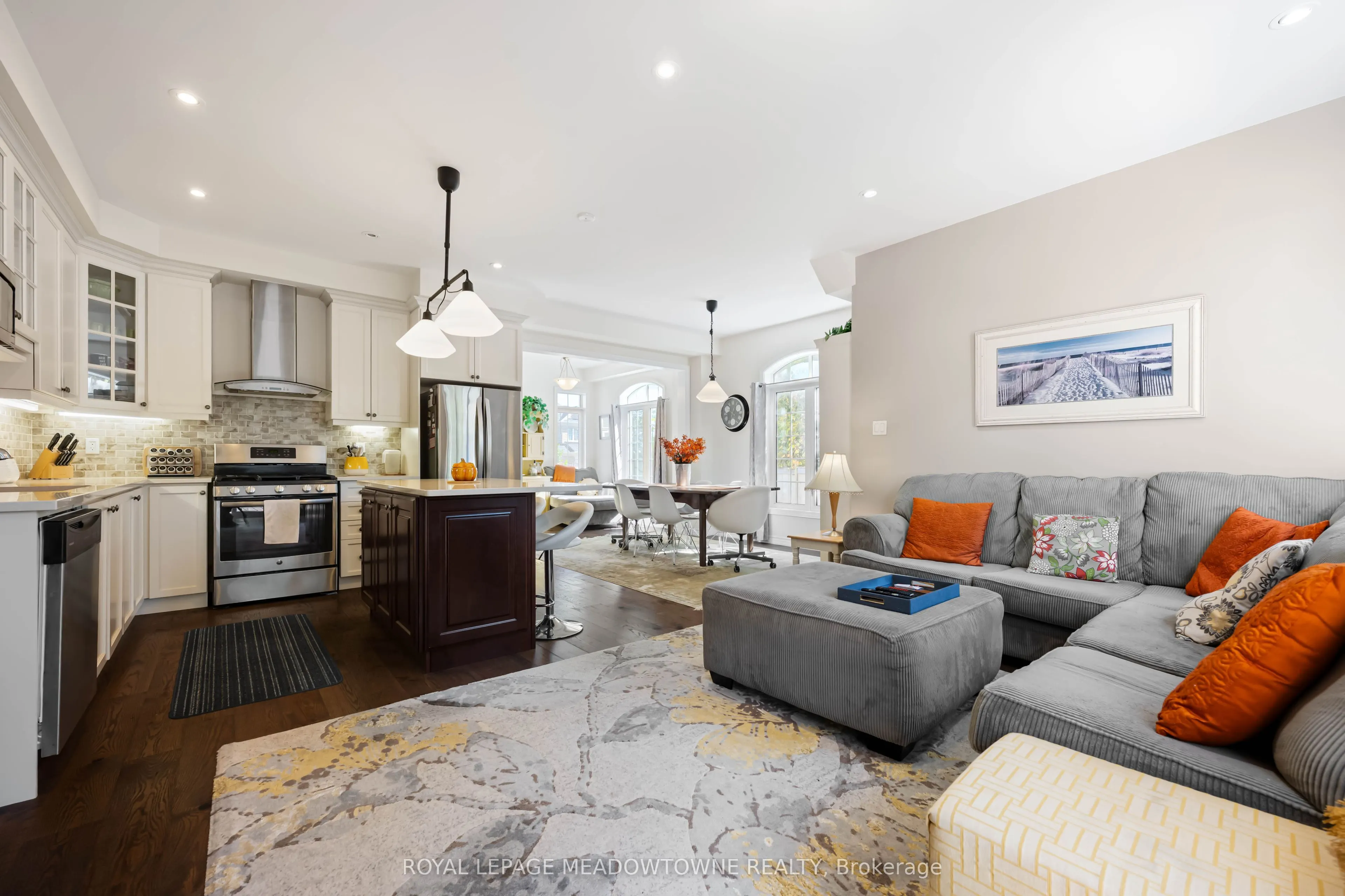 16 Ridgegate Crescent