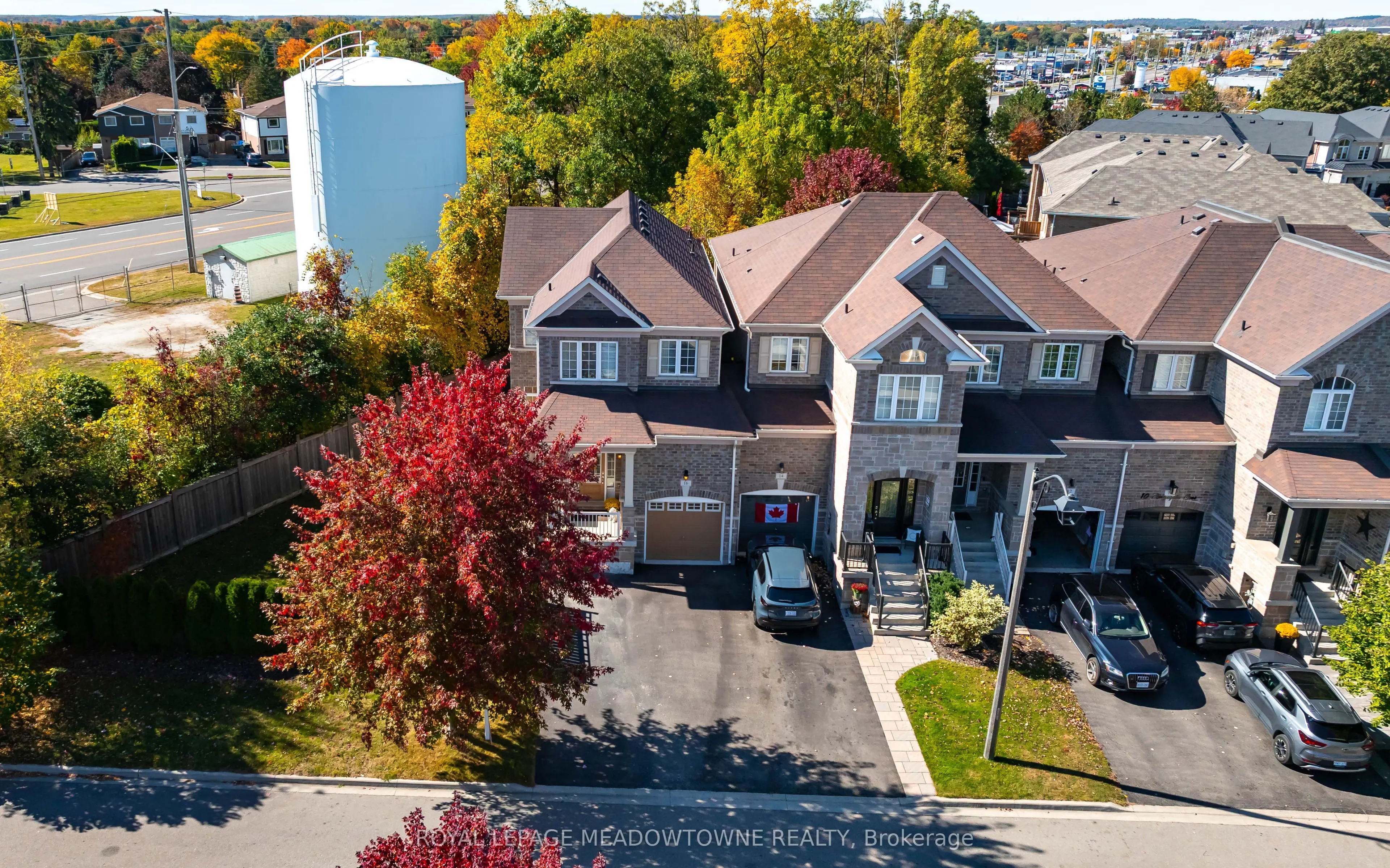 16 Ridgegate Crescent