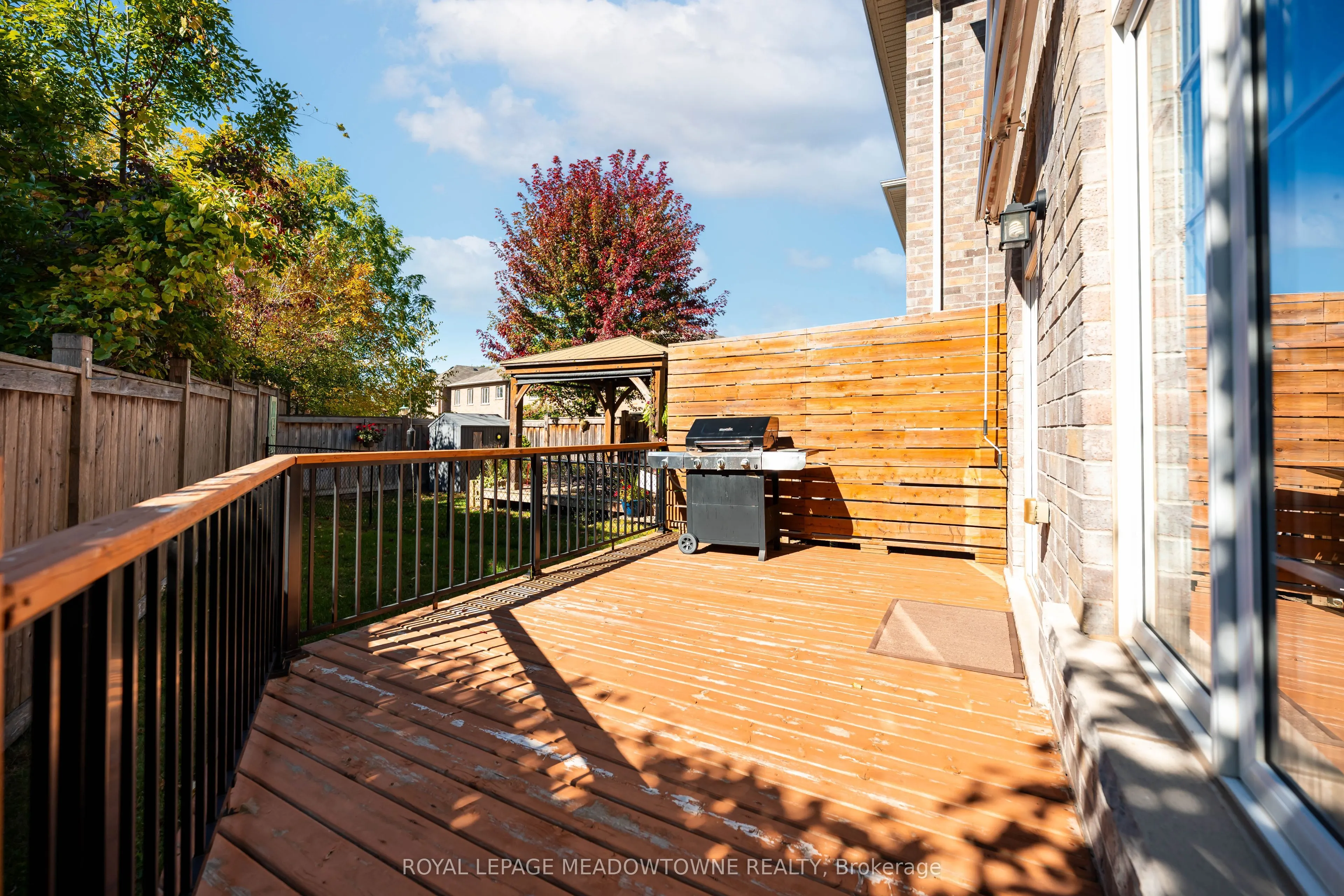16 Ridgegate Crescent