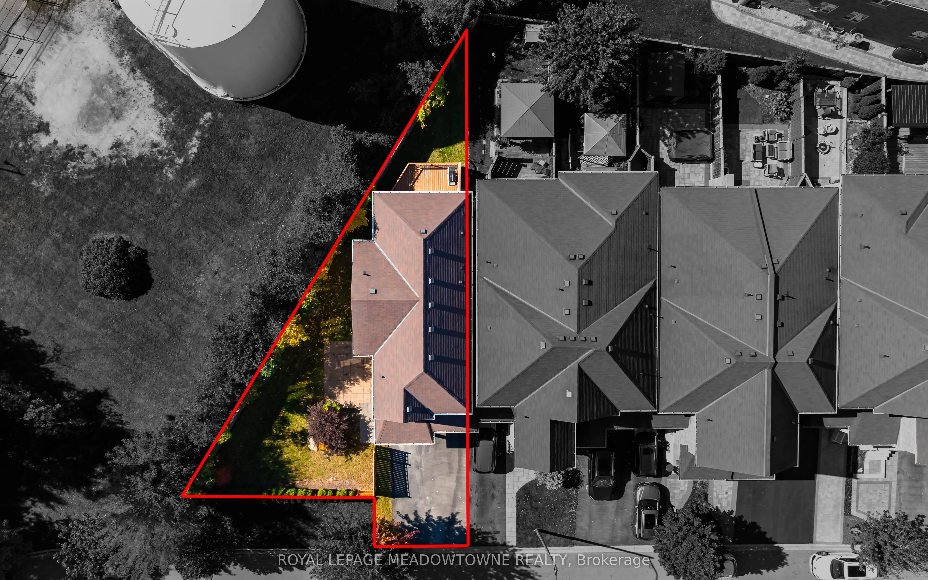 16 Ridgegate Crescent