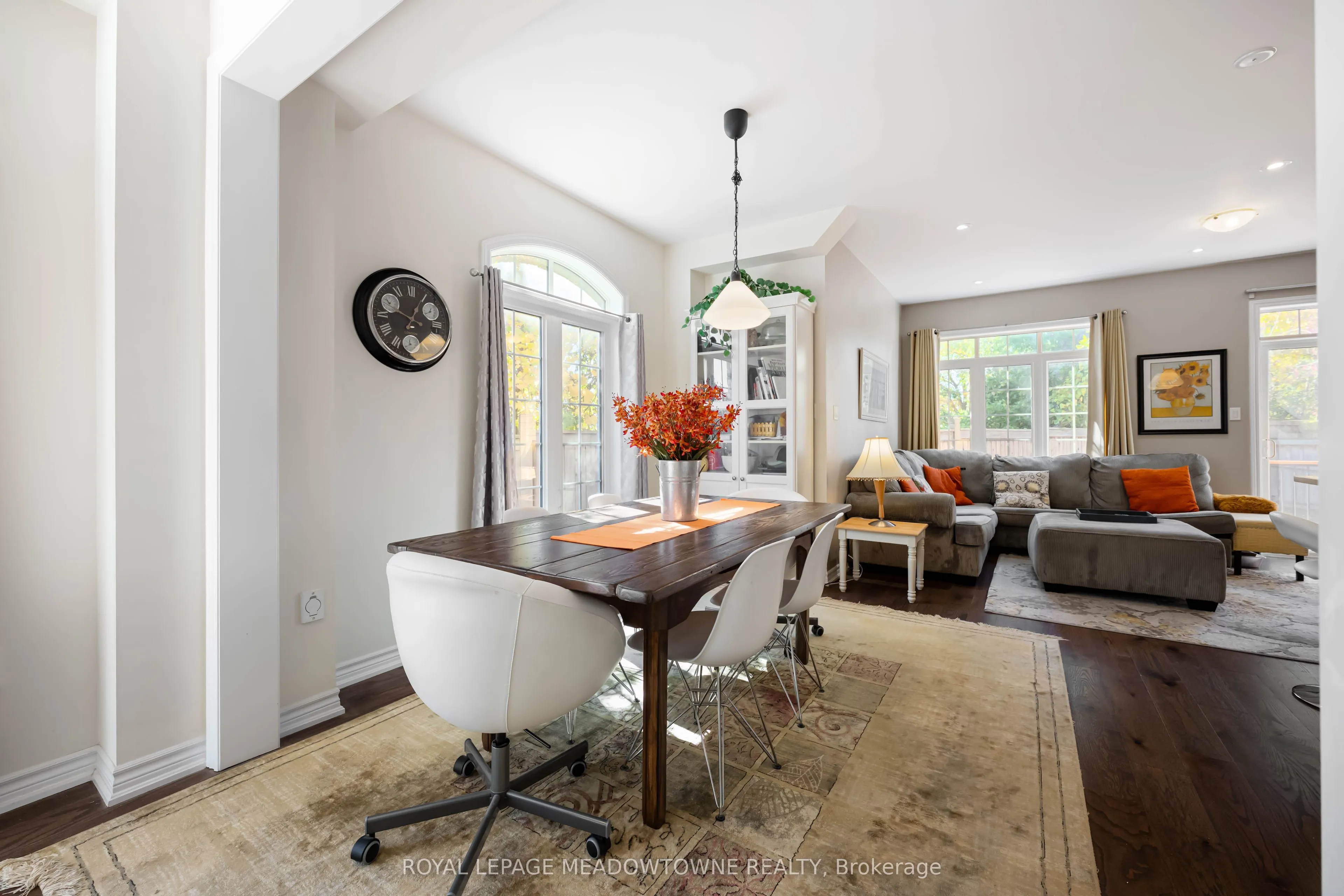 16 Ridgegate Crescent
