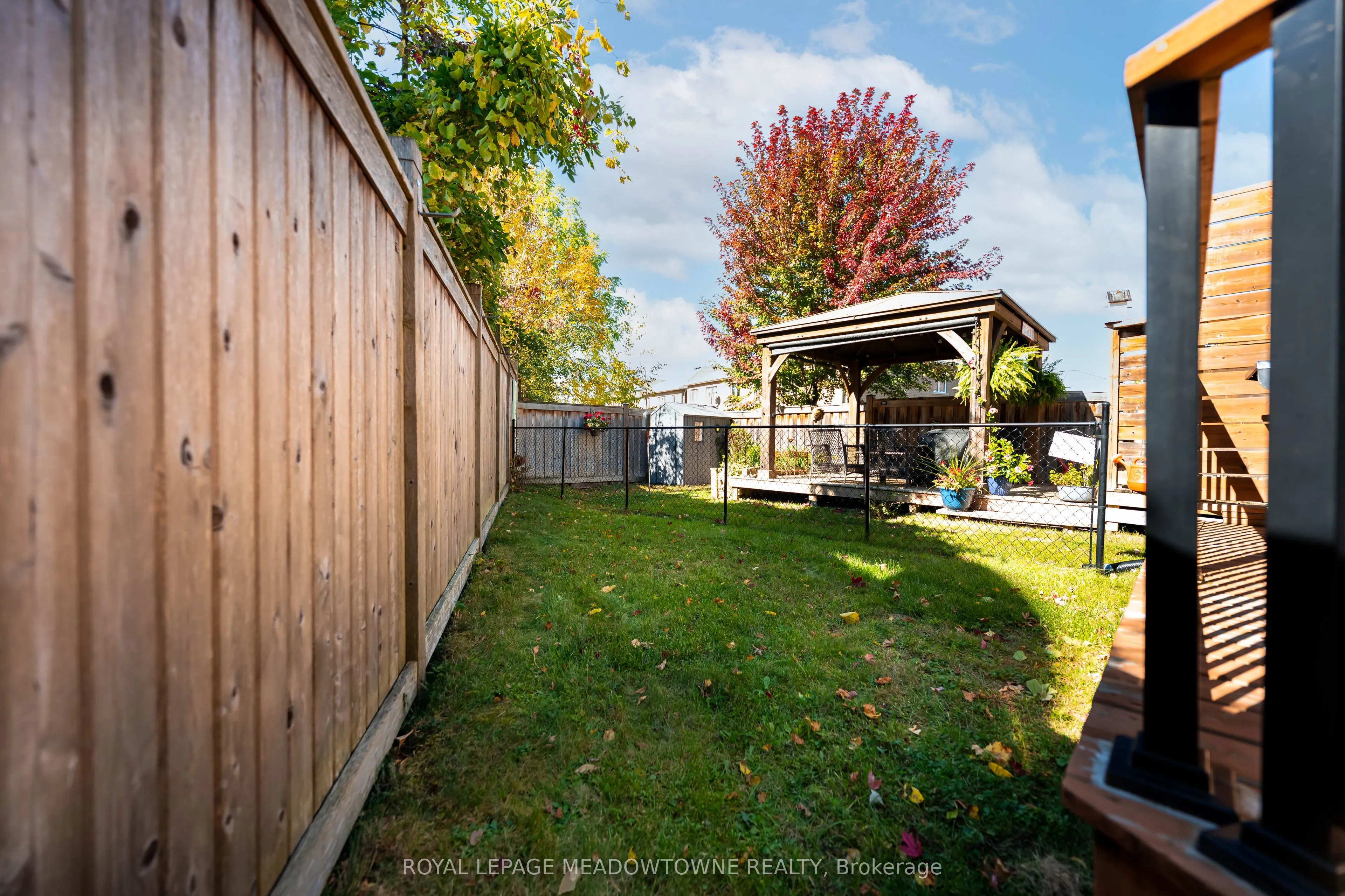16 Ridgegate Crescent