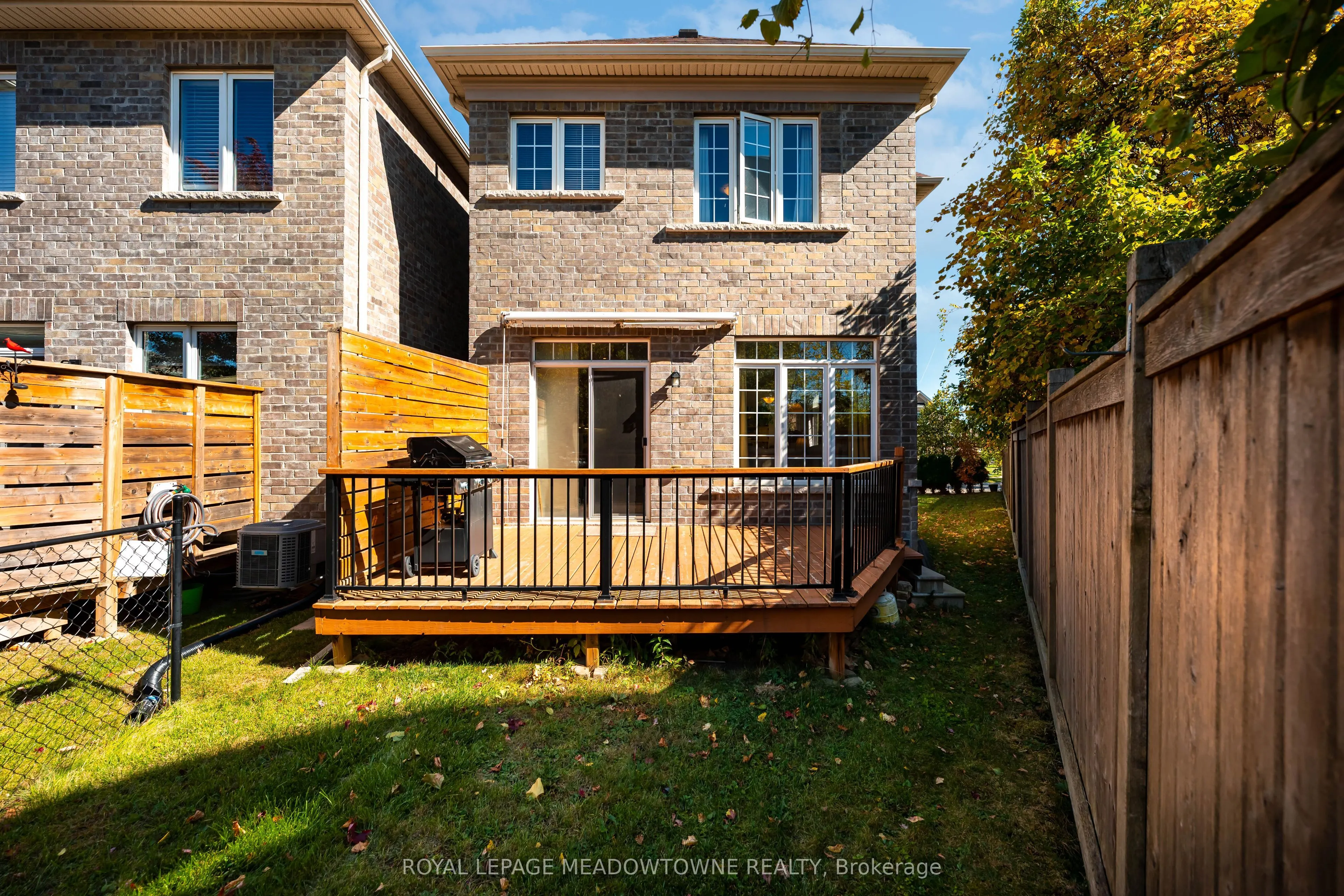 16 Ridgegate Crescent