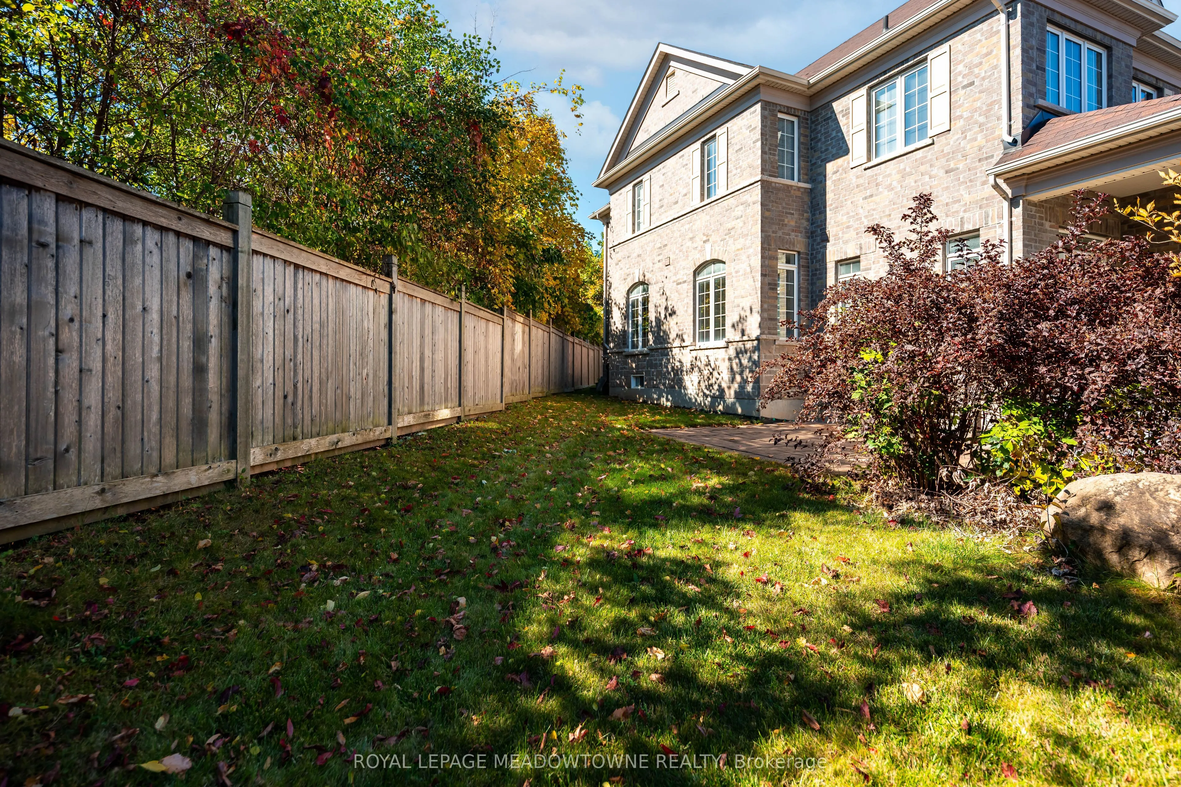 16 Ridgegate Crescent