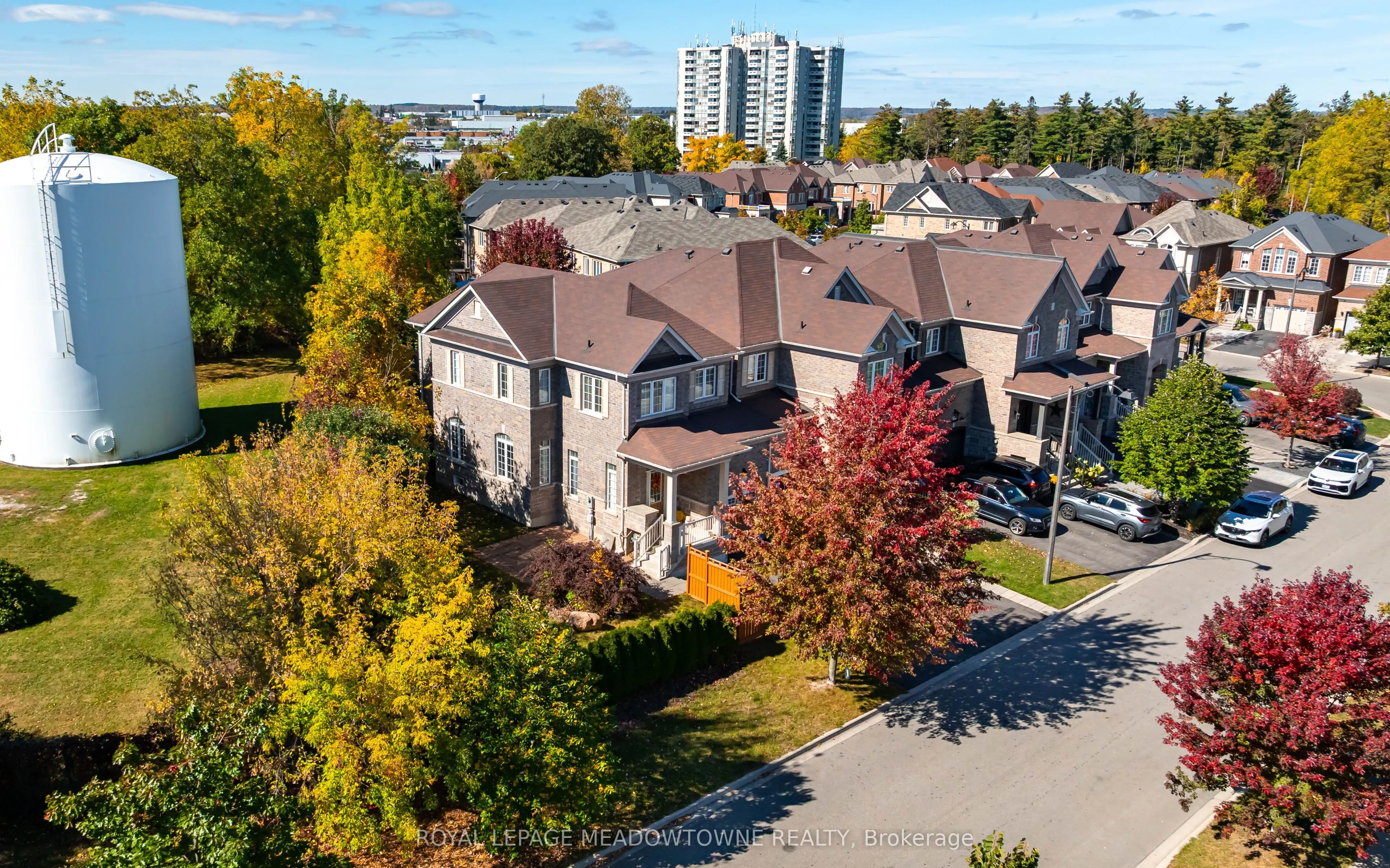 16 Ridgegate Crescent