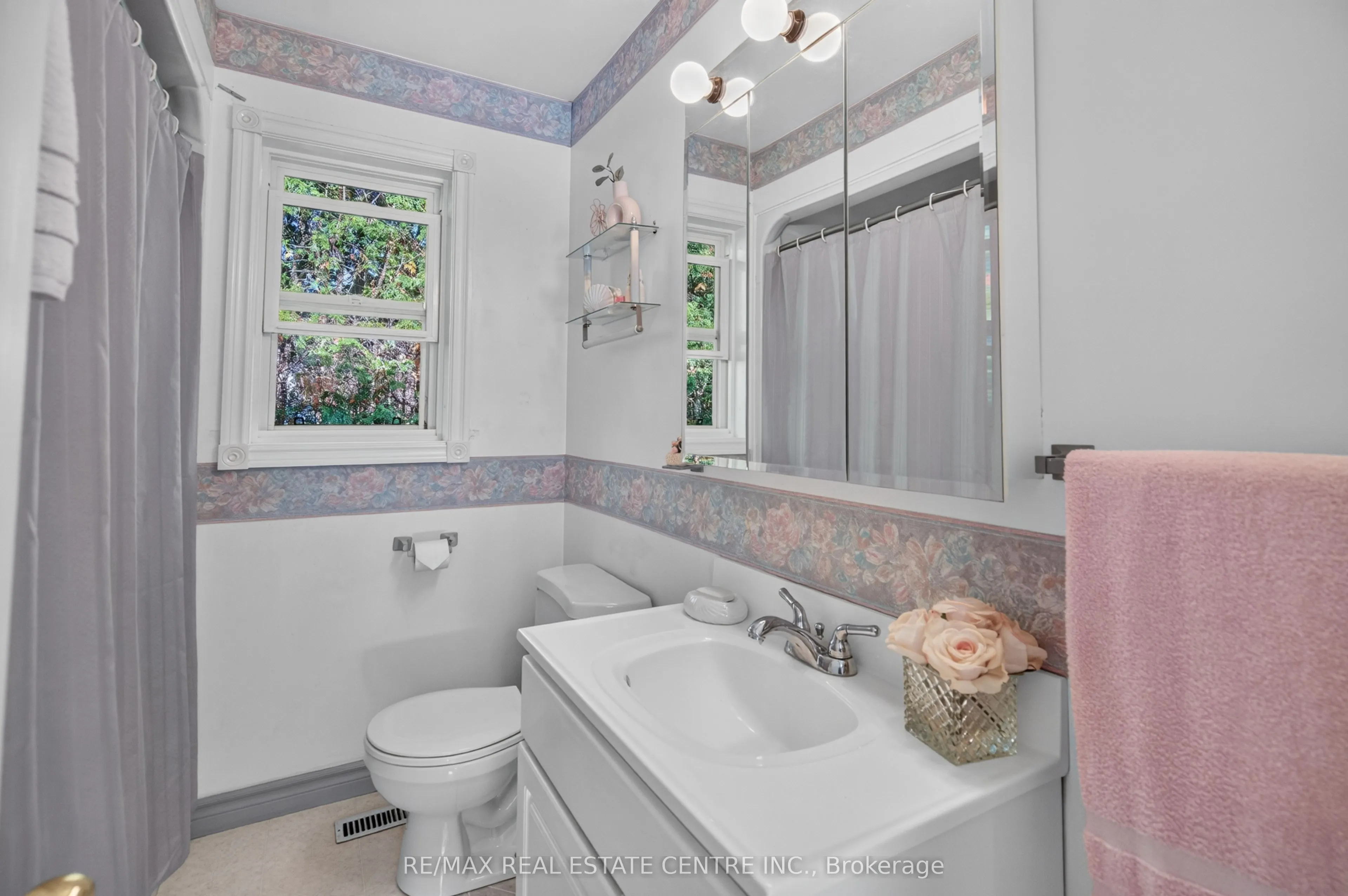 226 Elmwood Crescent