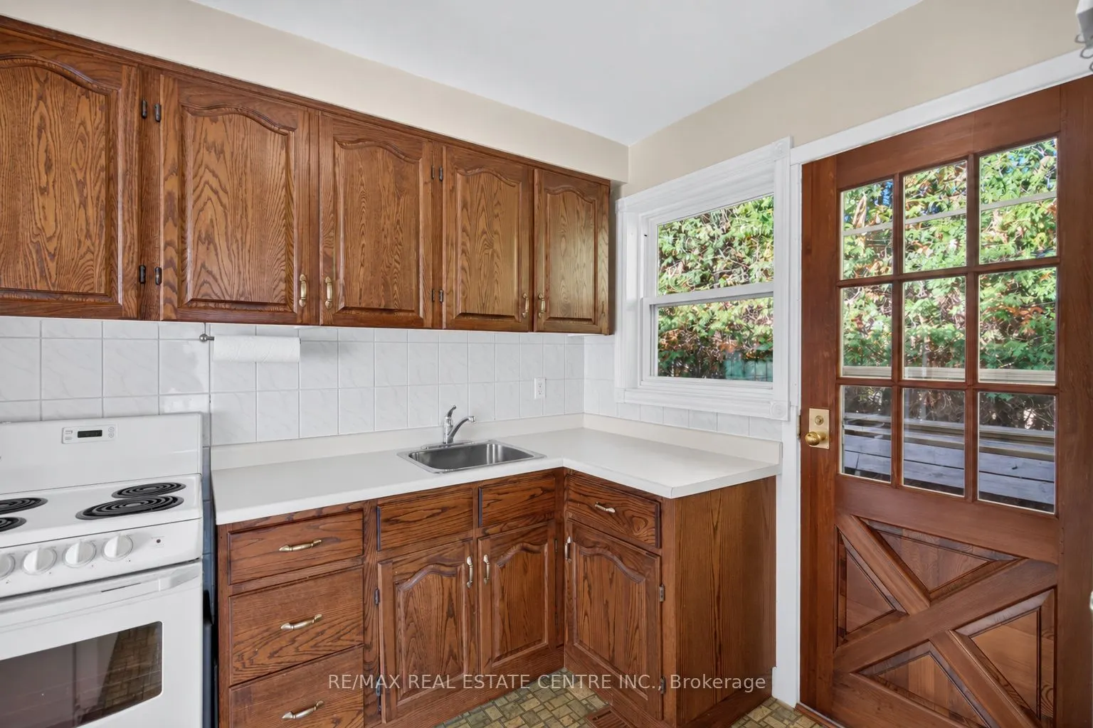 226 Elmwood Crescent