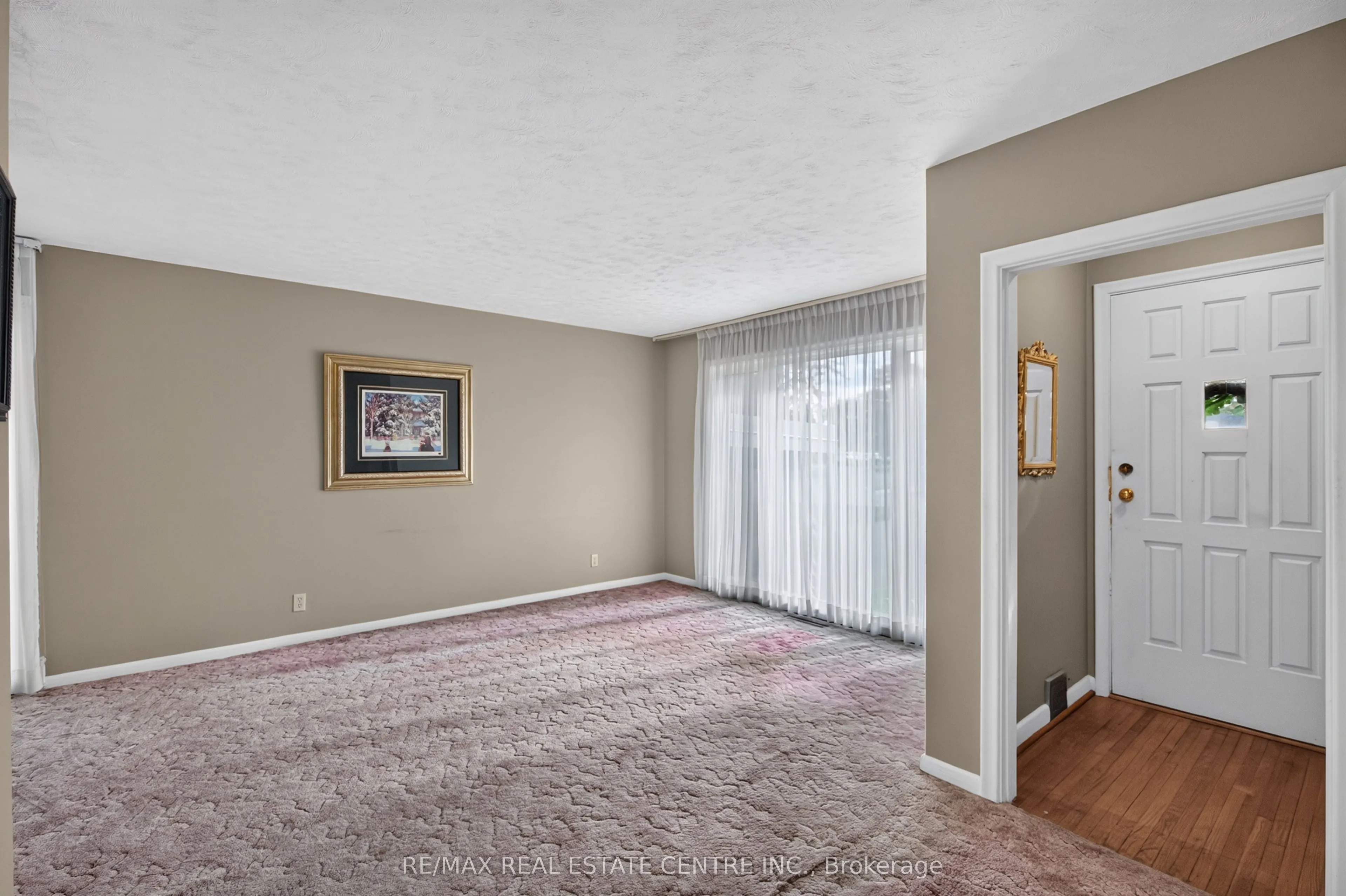 226 Elmwood Crescent