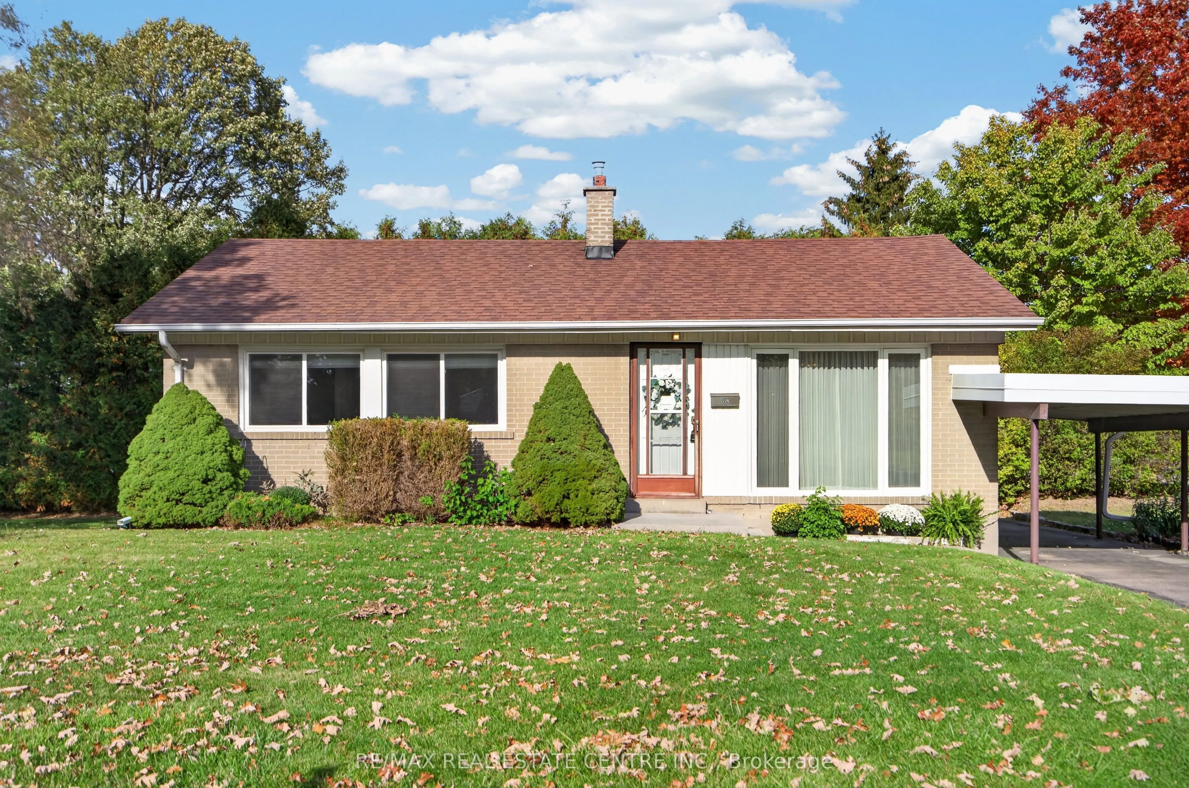 226 Elmwood Crescent