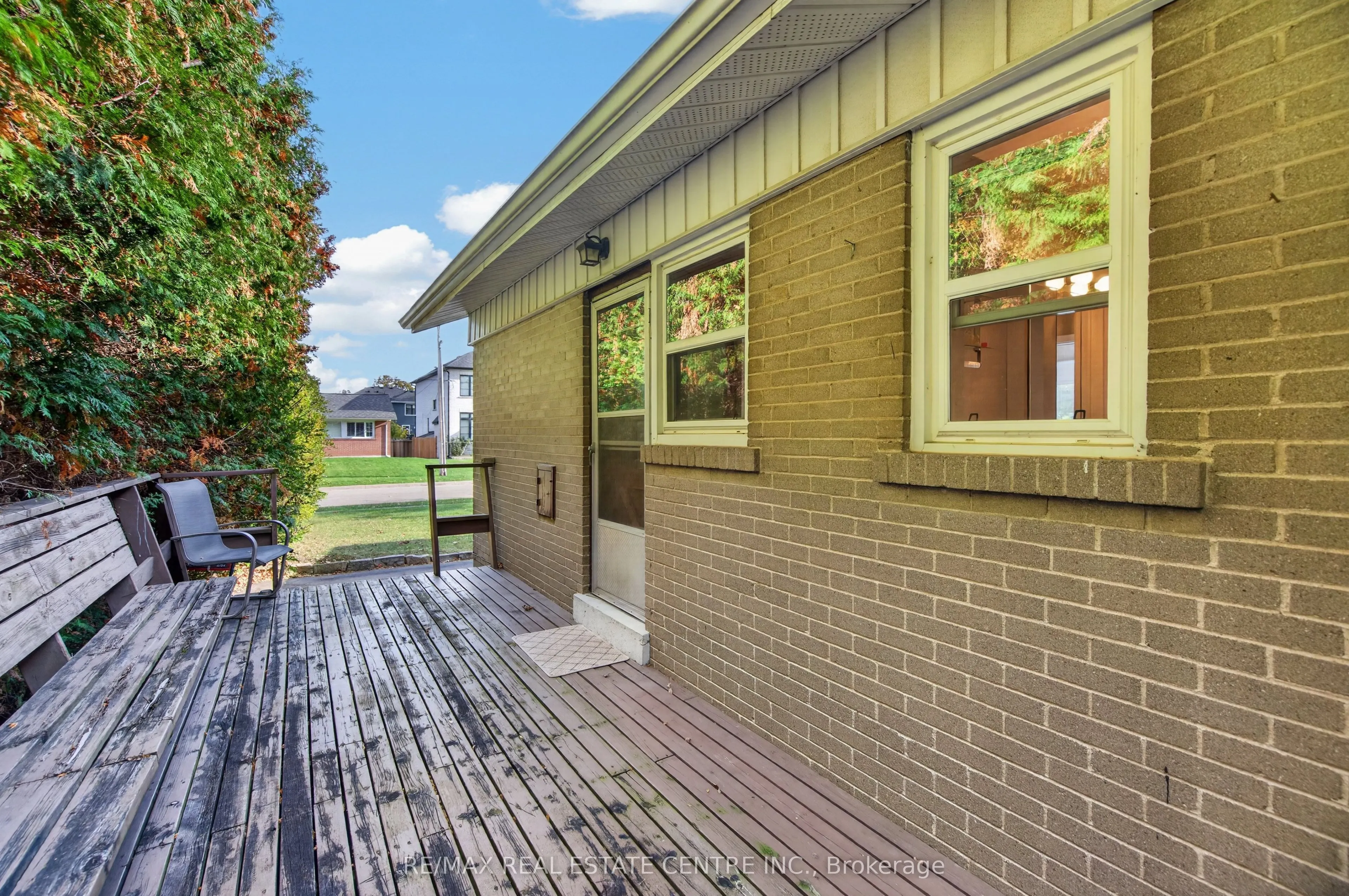 226 Elmwood Crescent