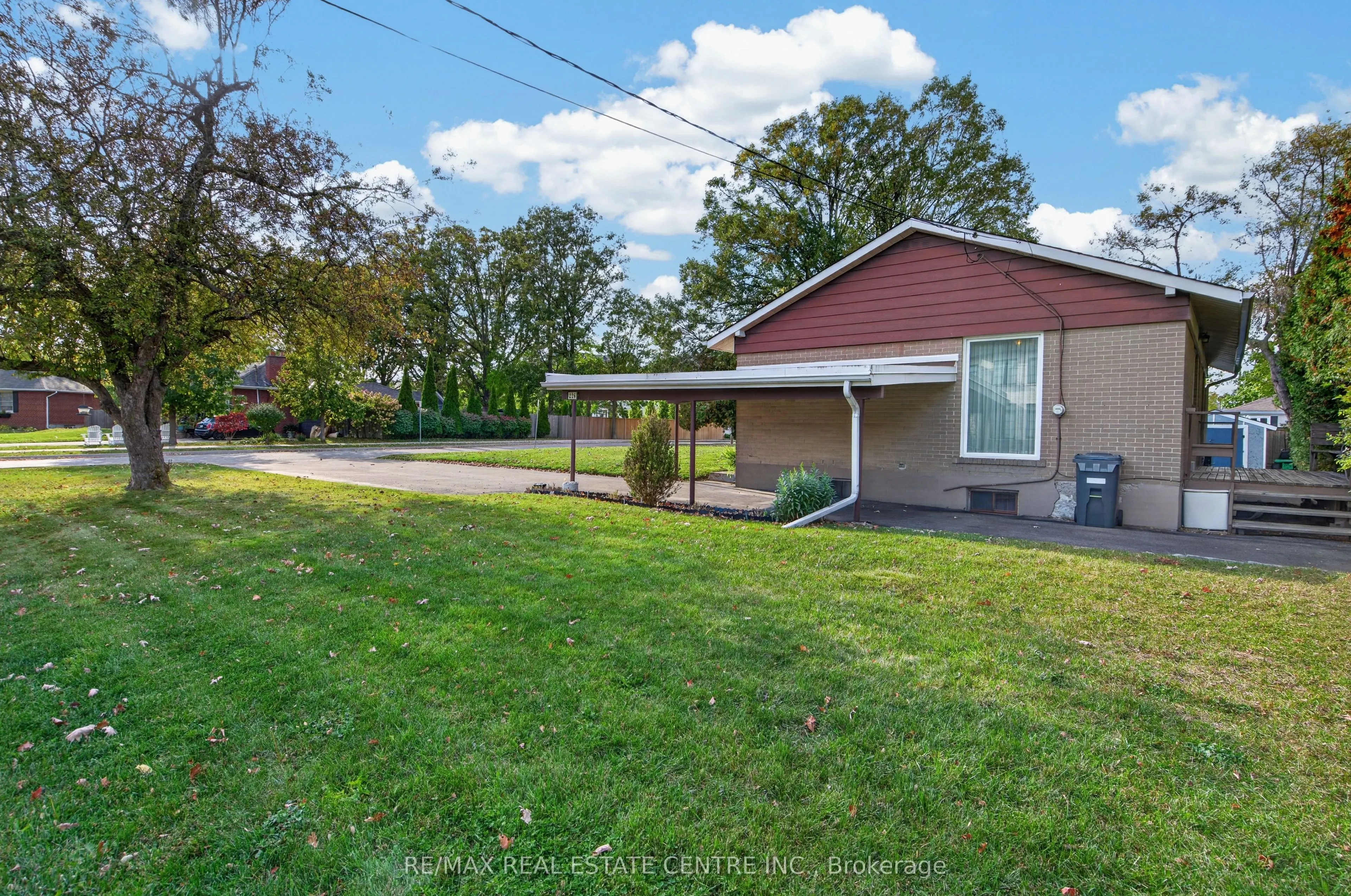 226 Elmwood Crescent
