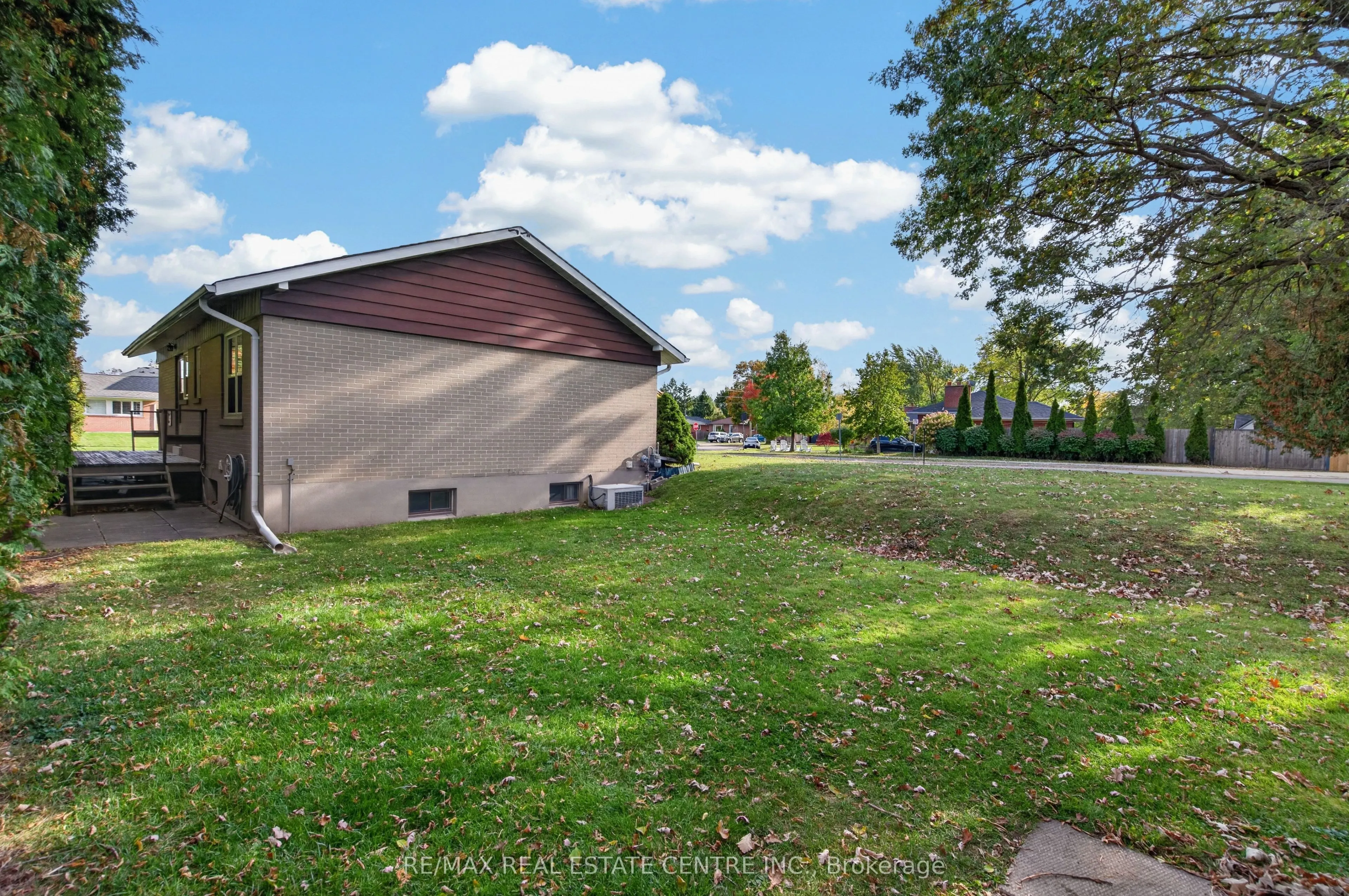 226 Elmwood Crescent