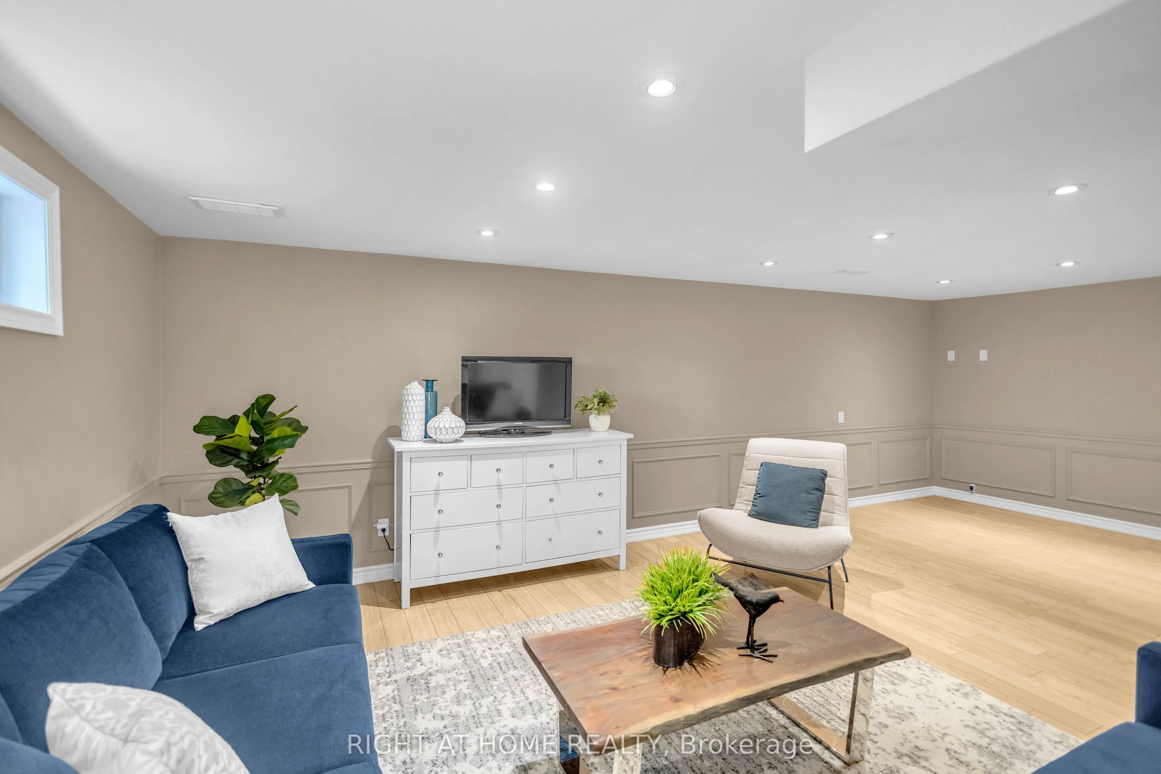 1432 Dewbourne Crescent