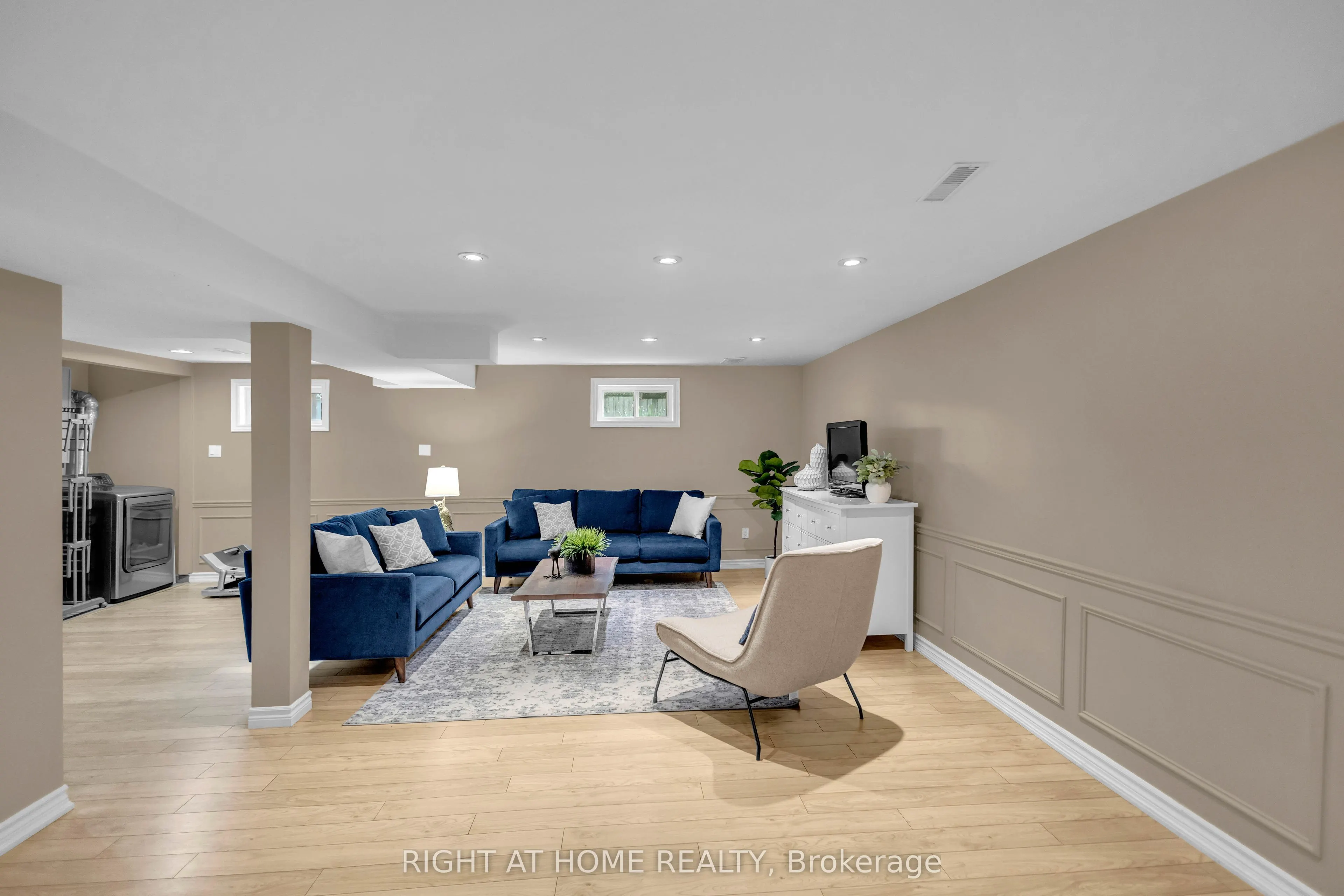 1432 Dewbourne Crescent