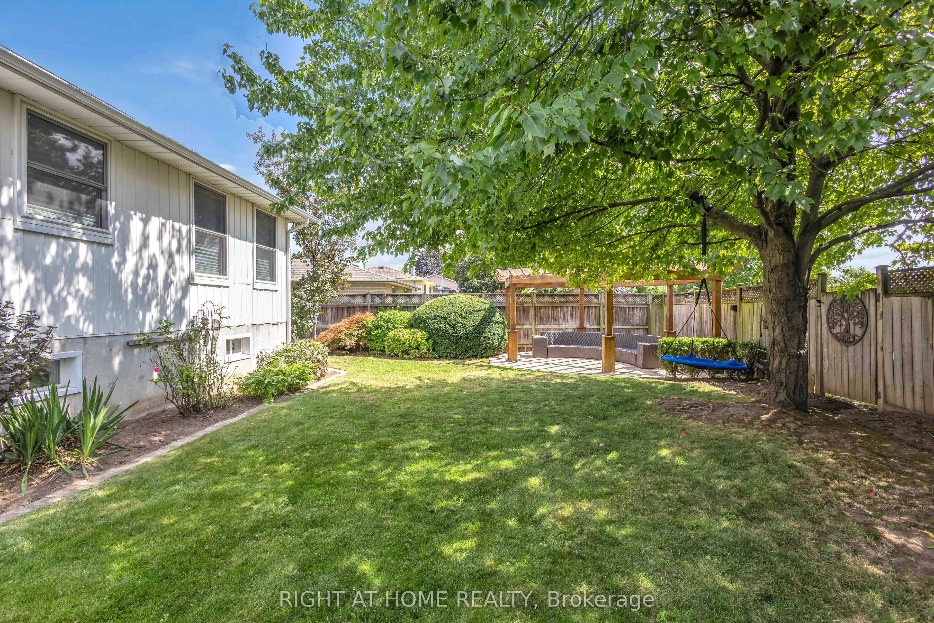 1432 Dewbourne Crescent