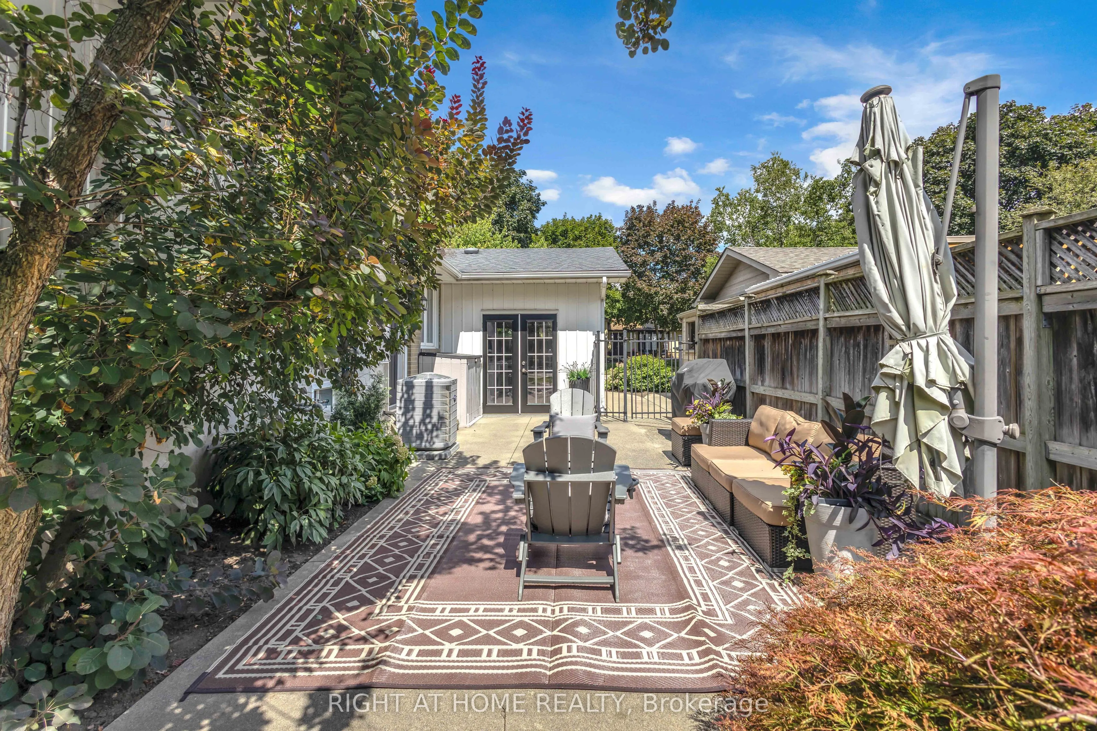 1432 Dewbourne Crescent