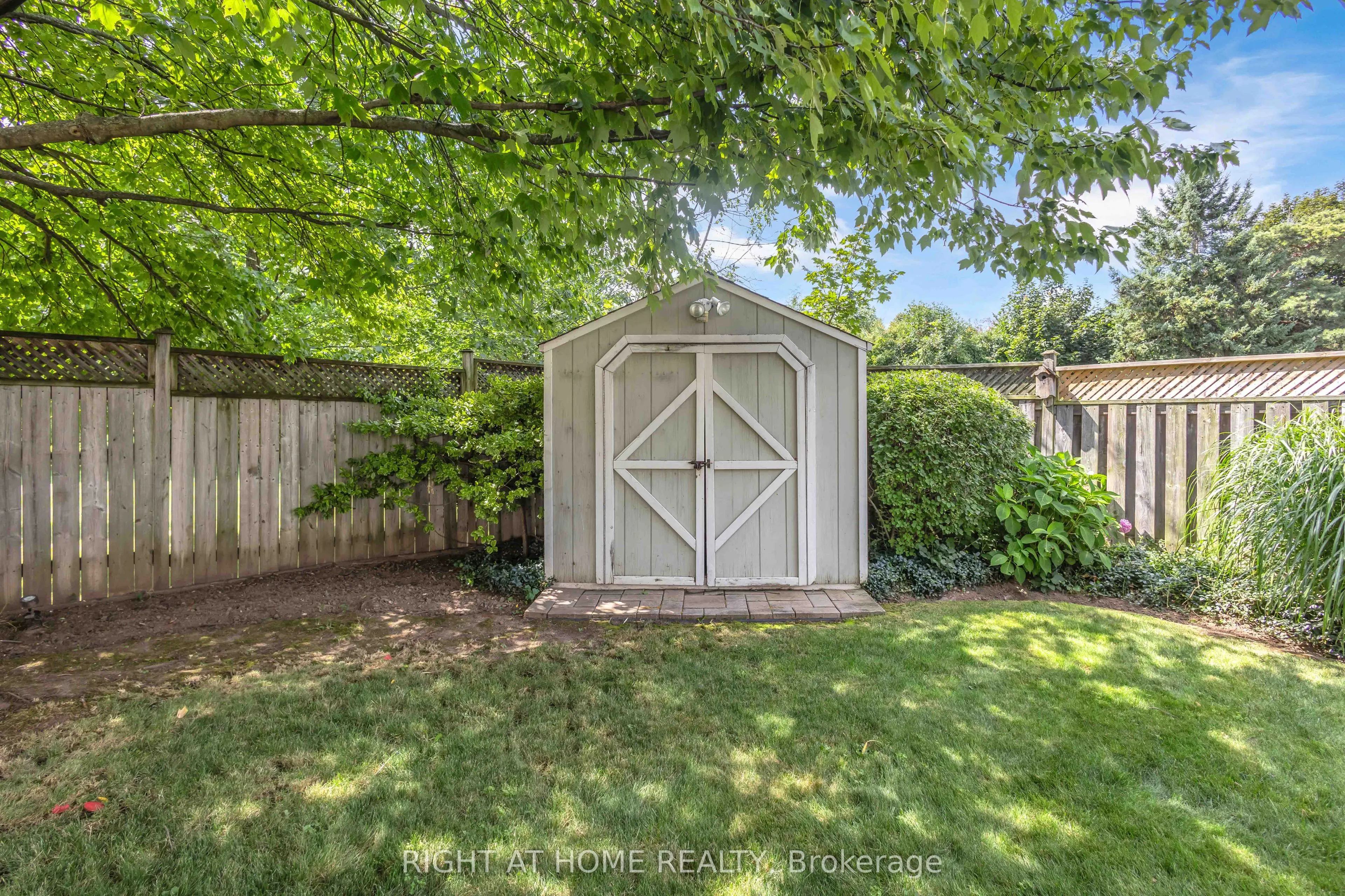 1432 Dewbourne Crescent