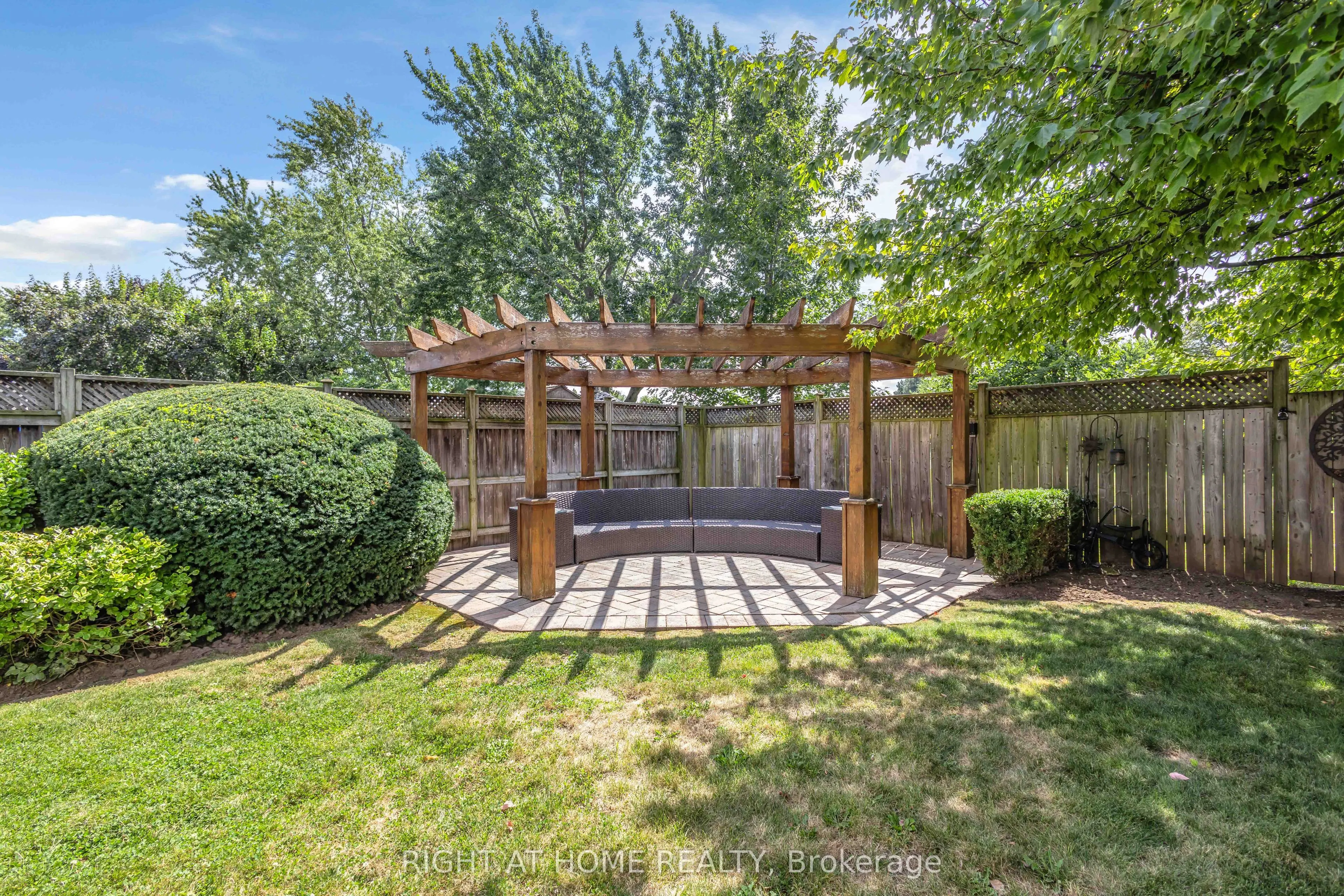 1432 Dewbourne Crescent