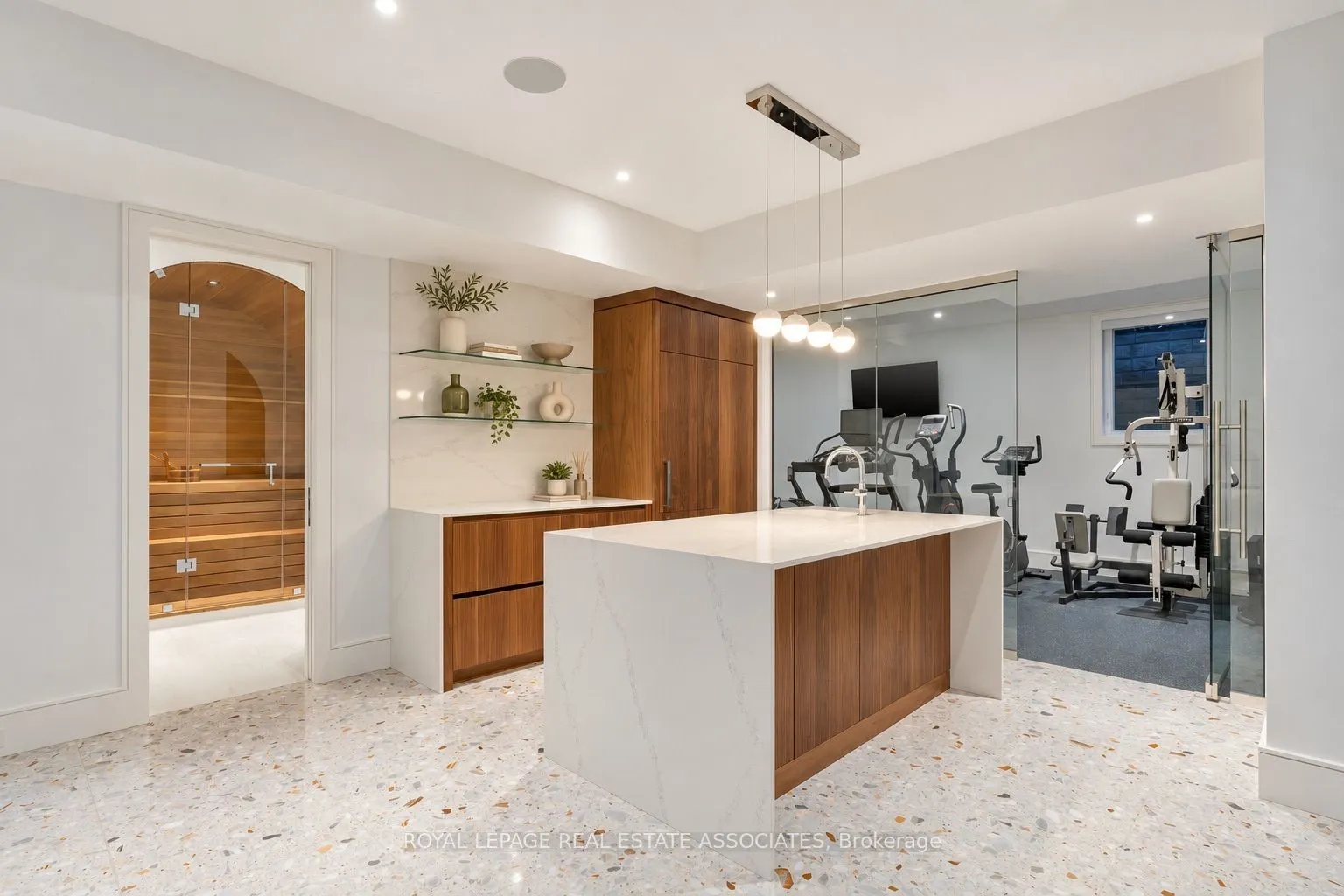 1589 Glenhill Crescent