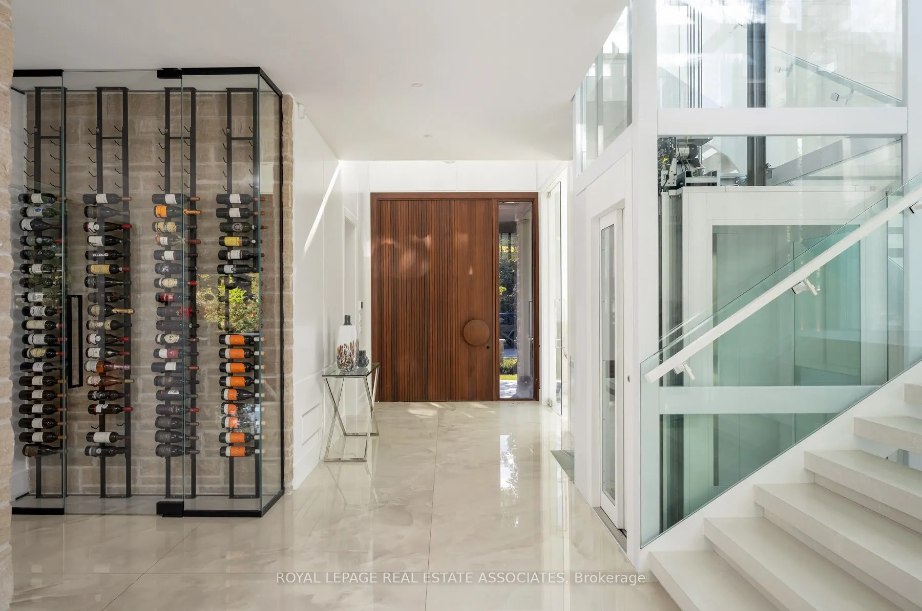 1589 Glenhill Crescent