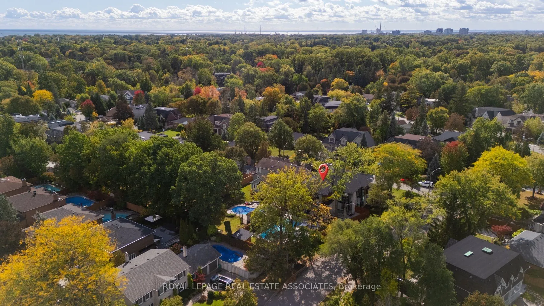 1589 Glenhill Crescent