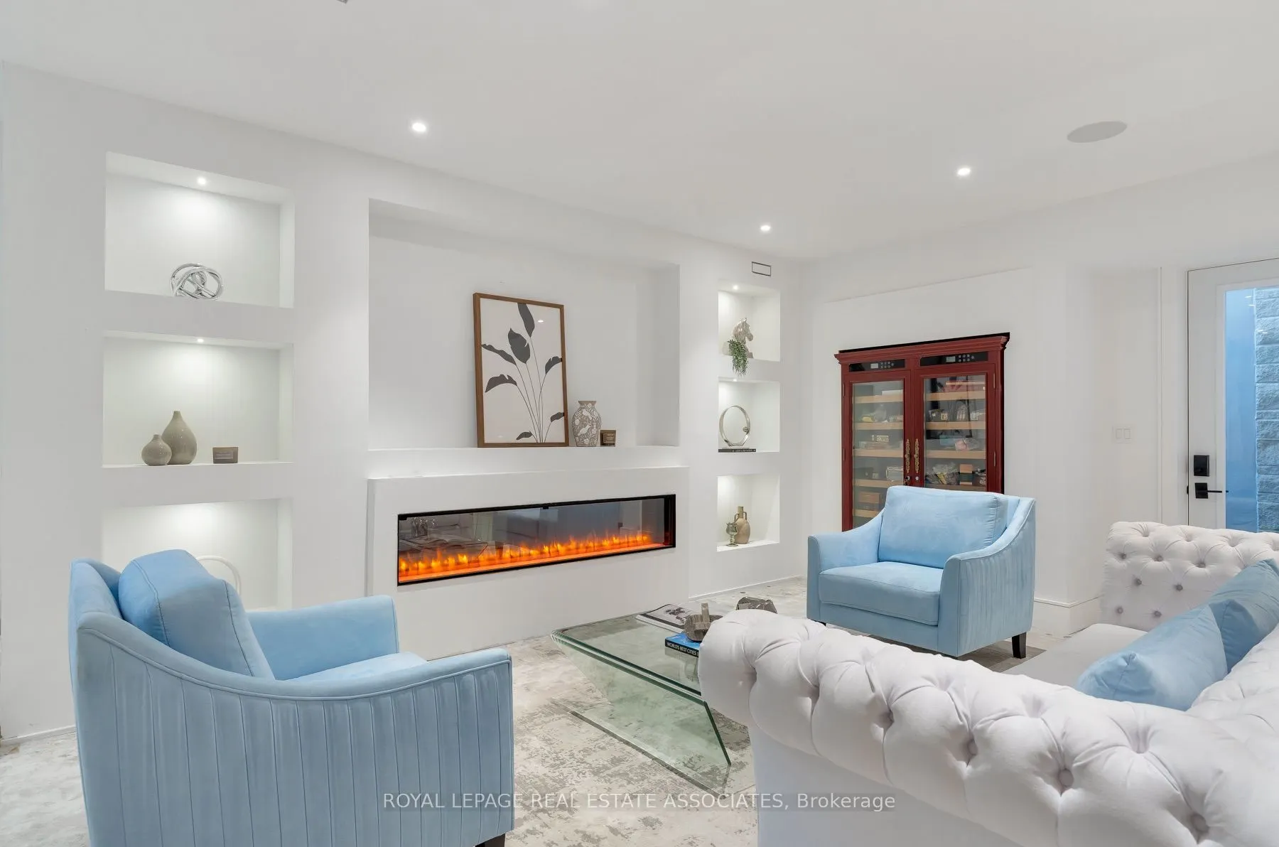 1589 Glenhill Crescent