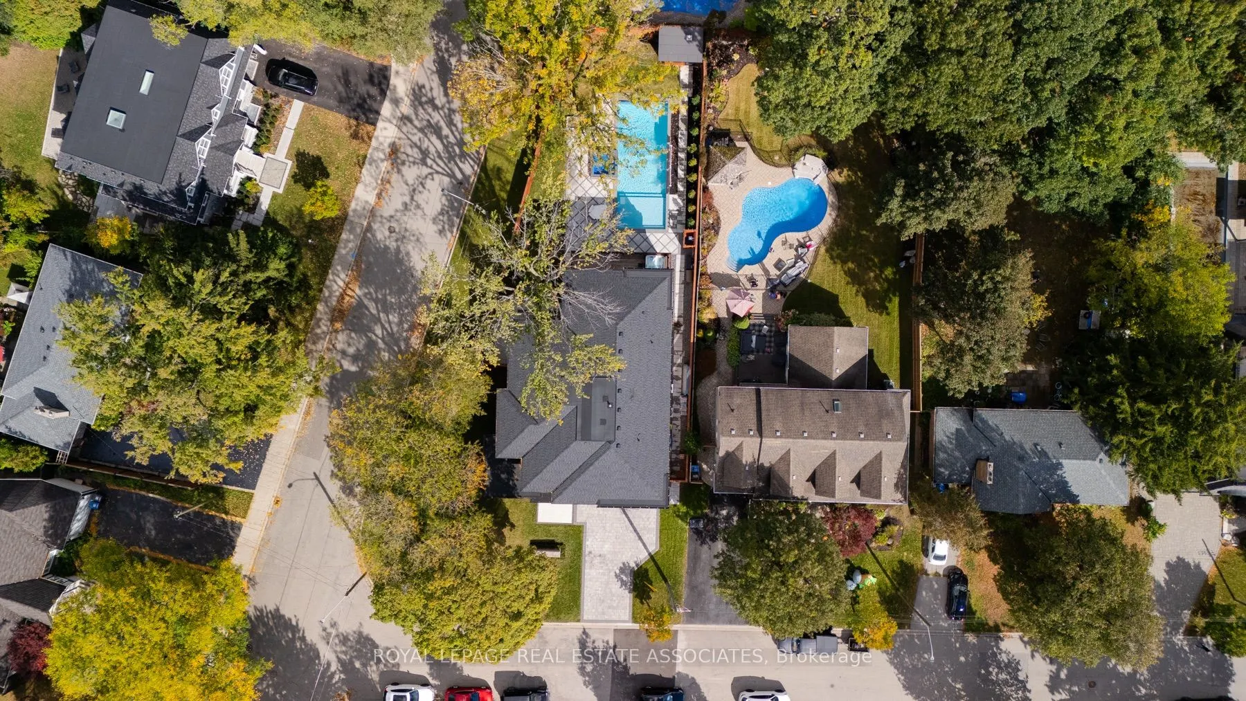 1589 Glenhill Crescent
