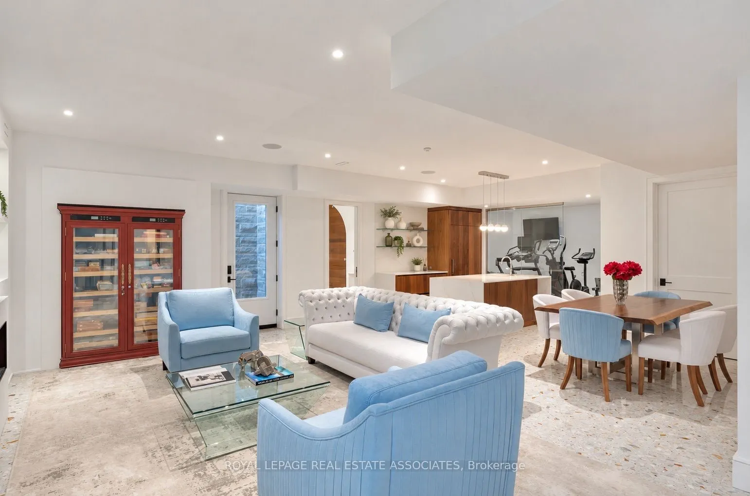 1589 Glenhill Crescent