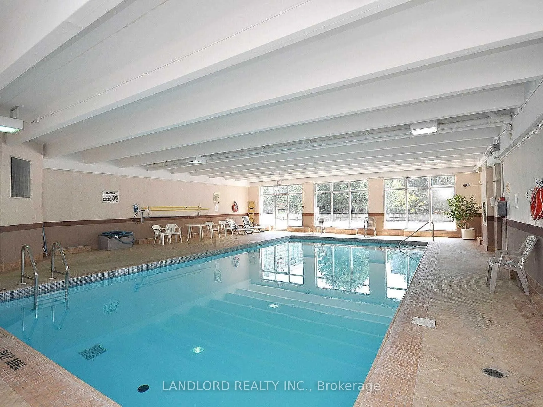 3590 Kaneff Crescent #405