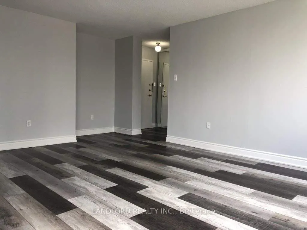 3590 Kaneff Crescent #405