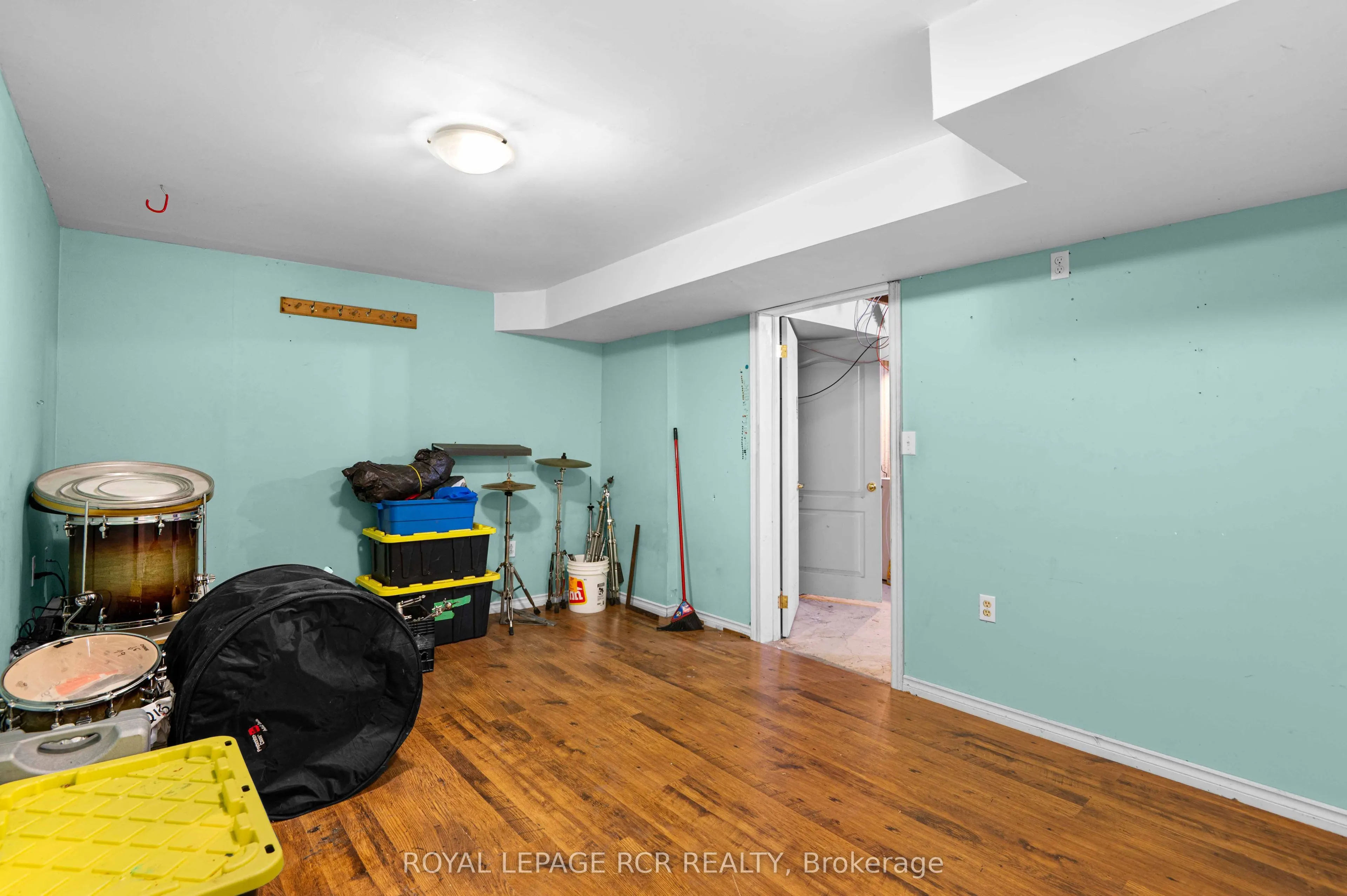 220 Edenwood Crescent