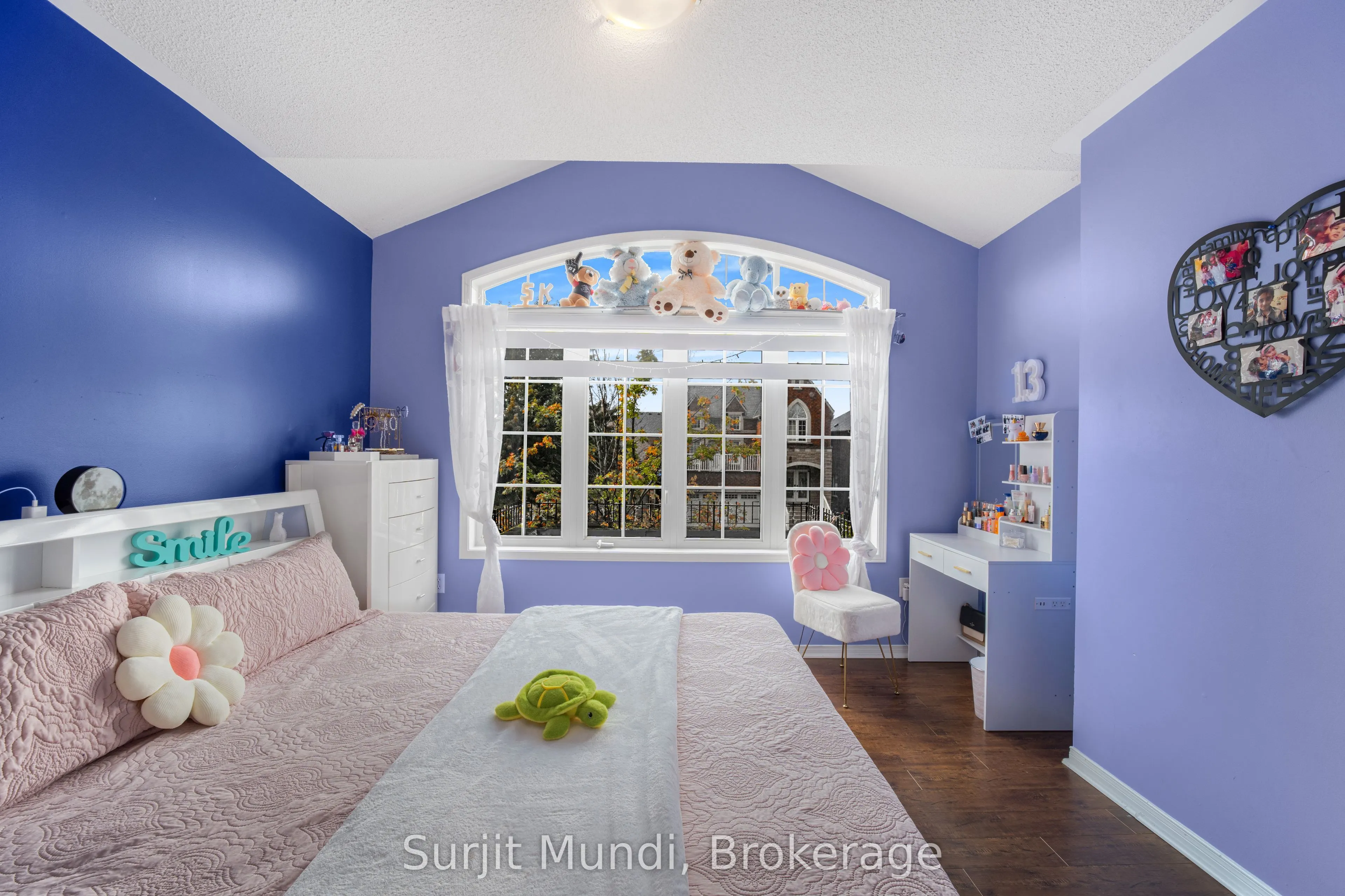 21 Amboise Crescent