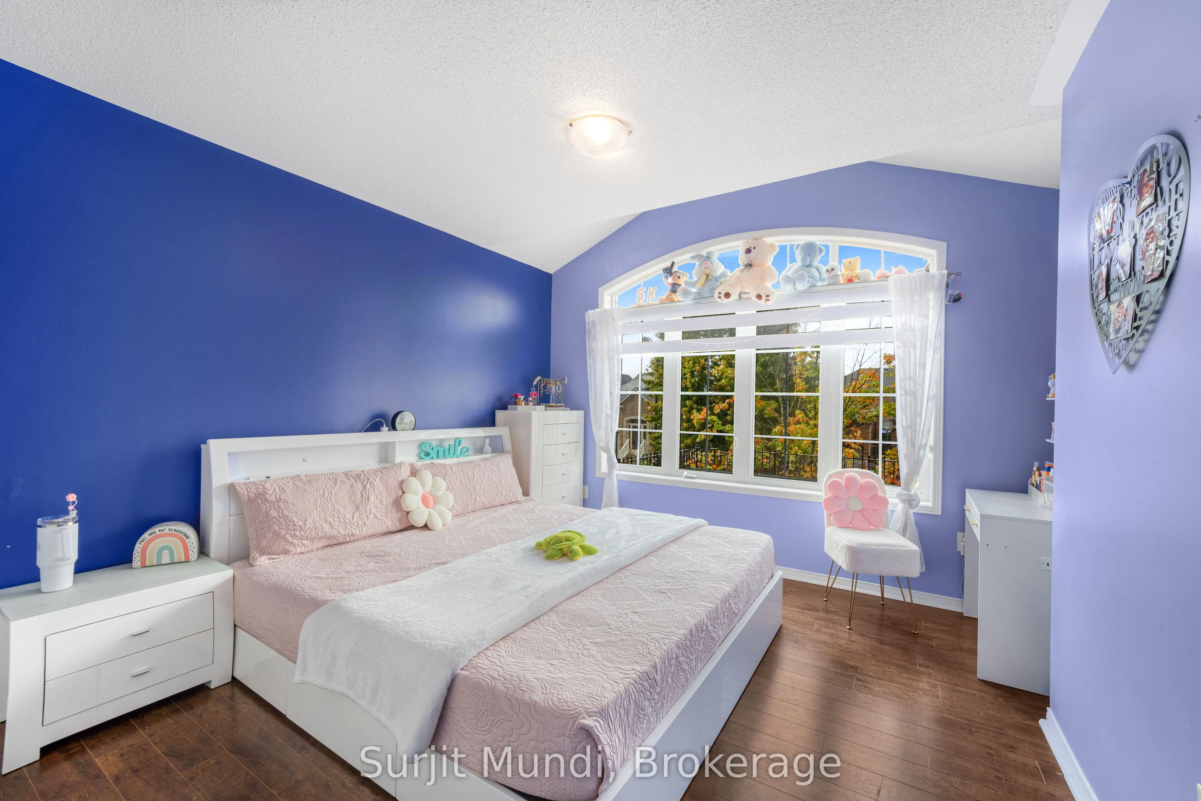 21 Amboise Crescent