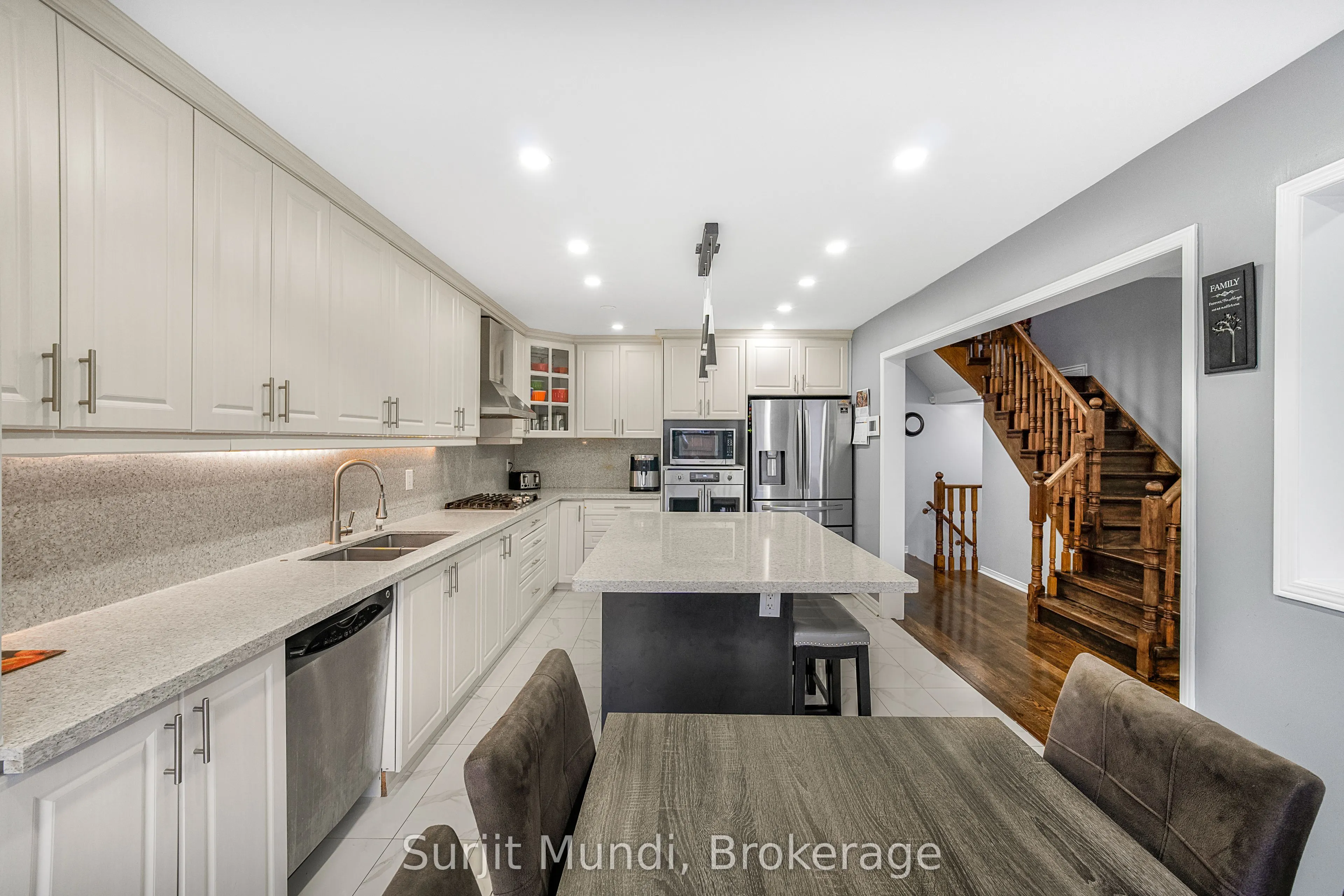 21 Amboise Crescent