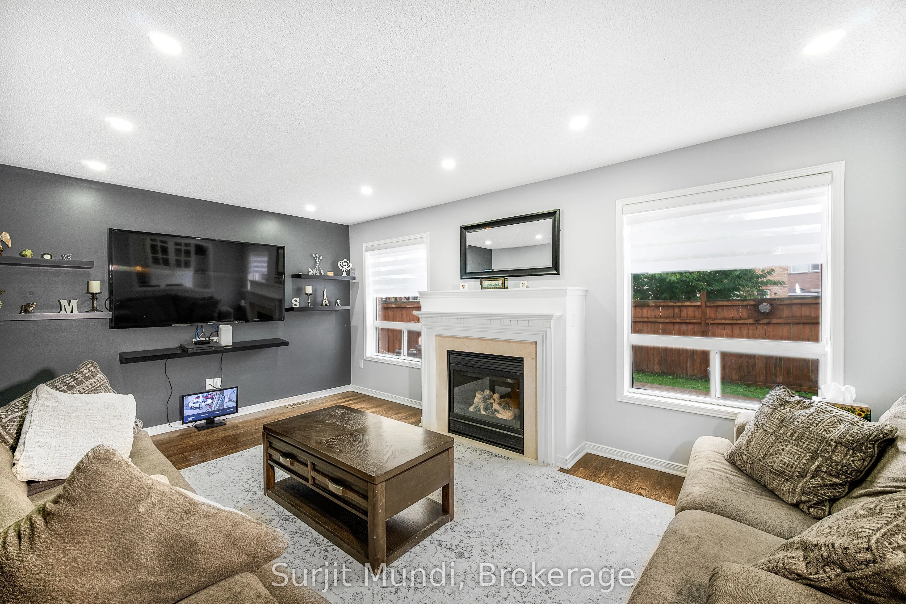 21 Amboise Crescent