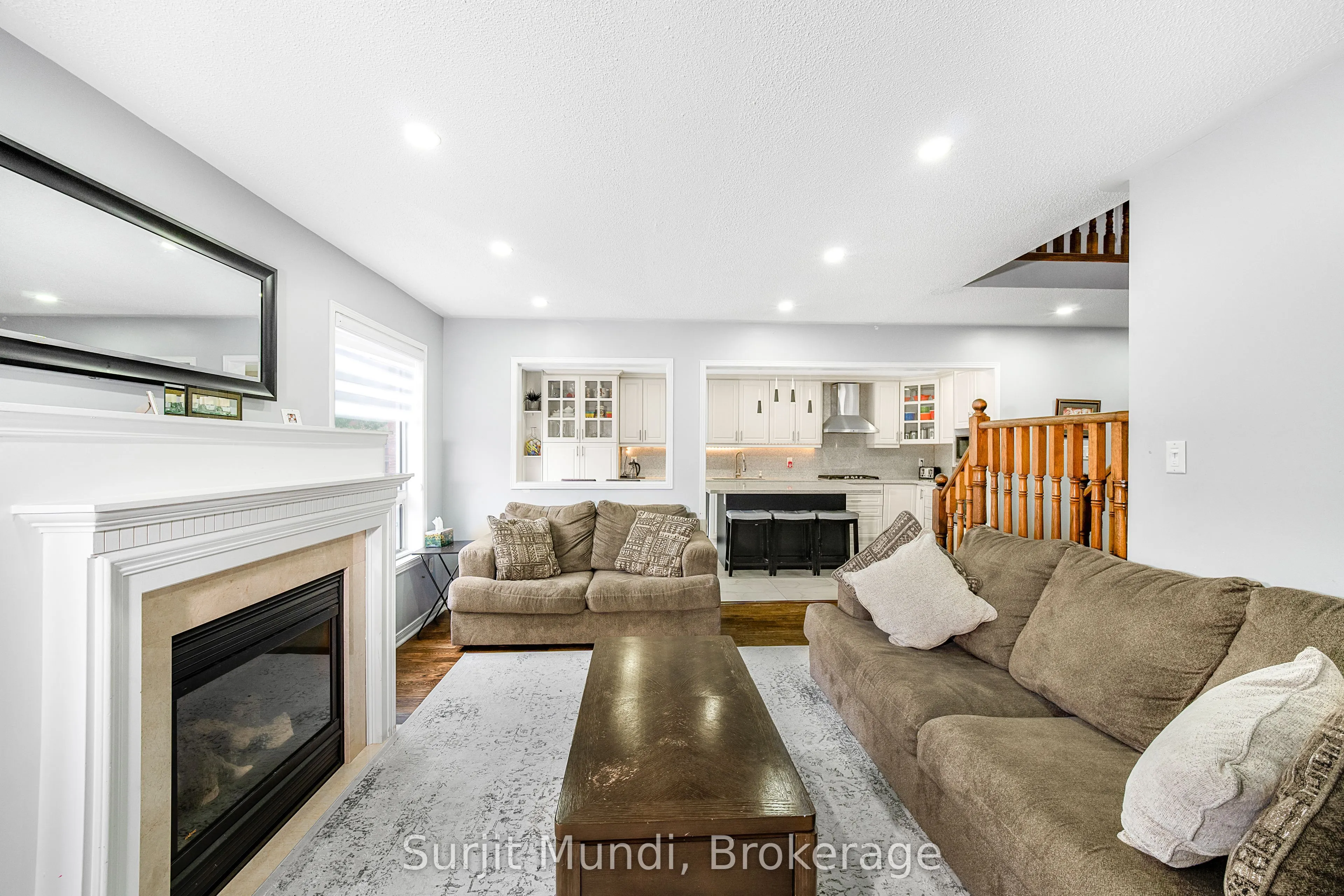21 Amboise Crescent
