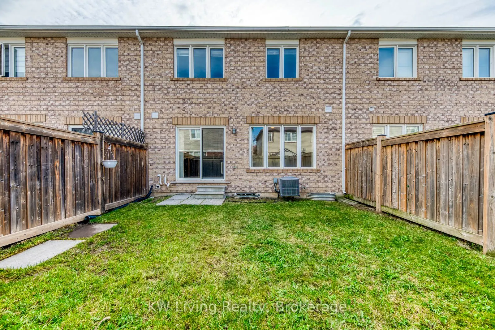 348 Chuchmach Close