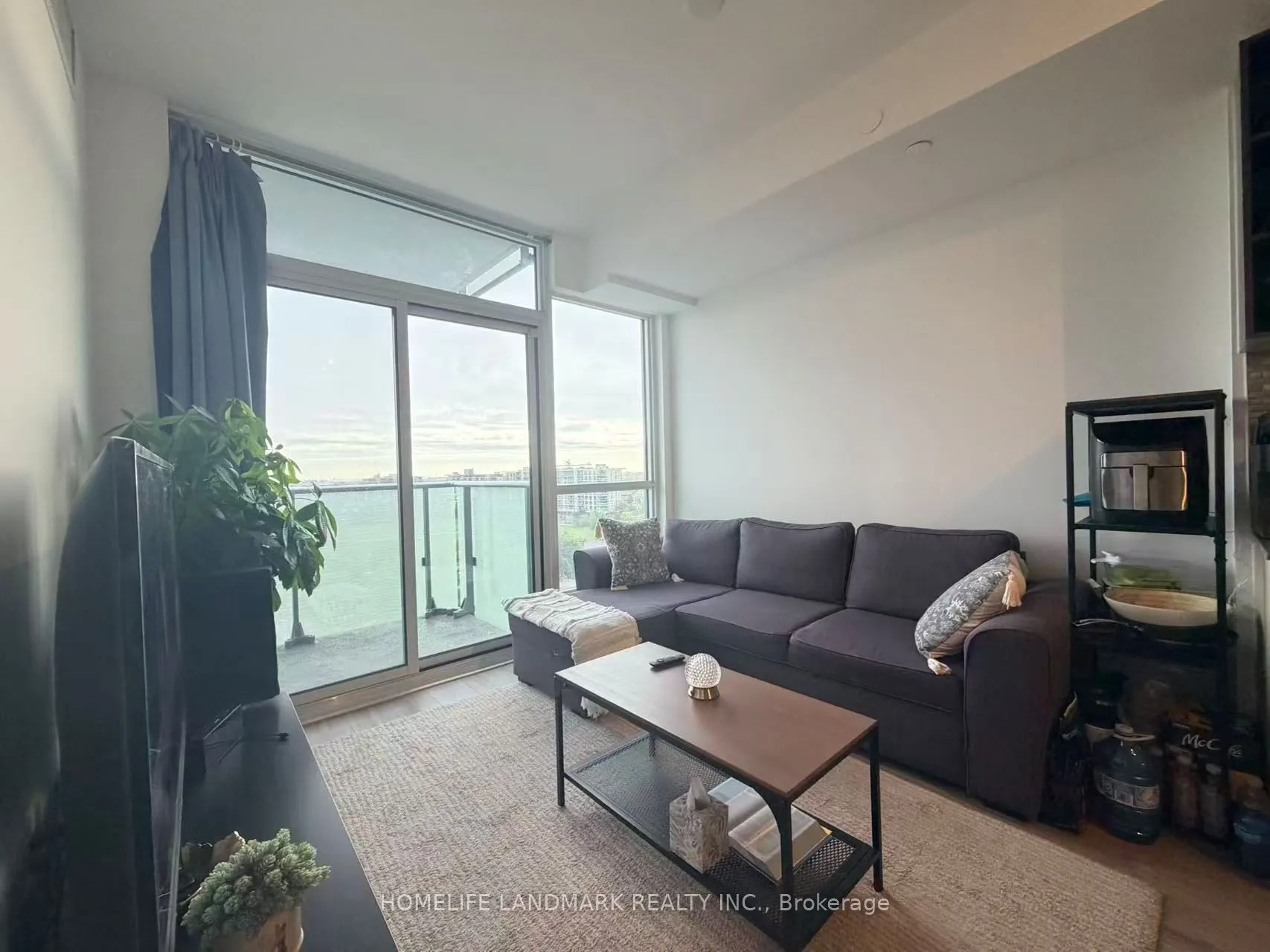 10 De Boers Drive #906
