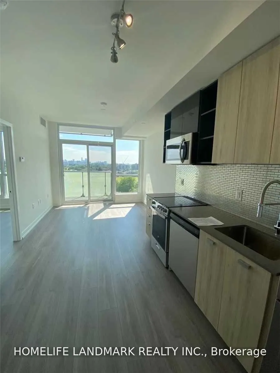 10 De Boers Drive #906