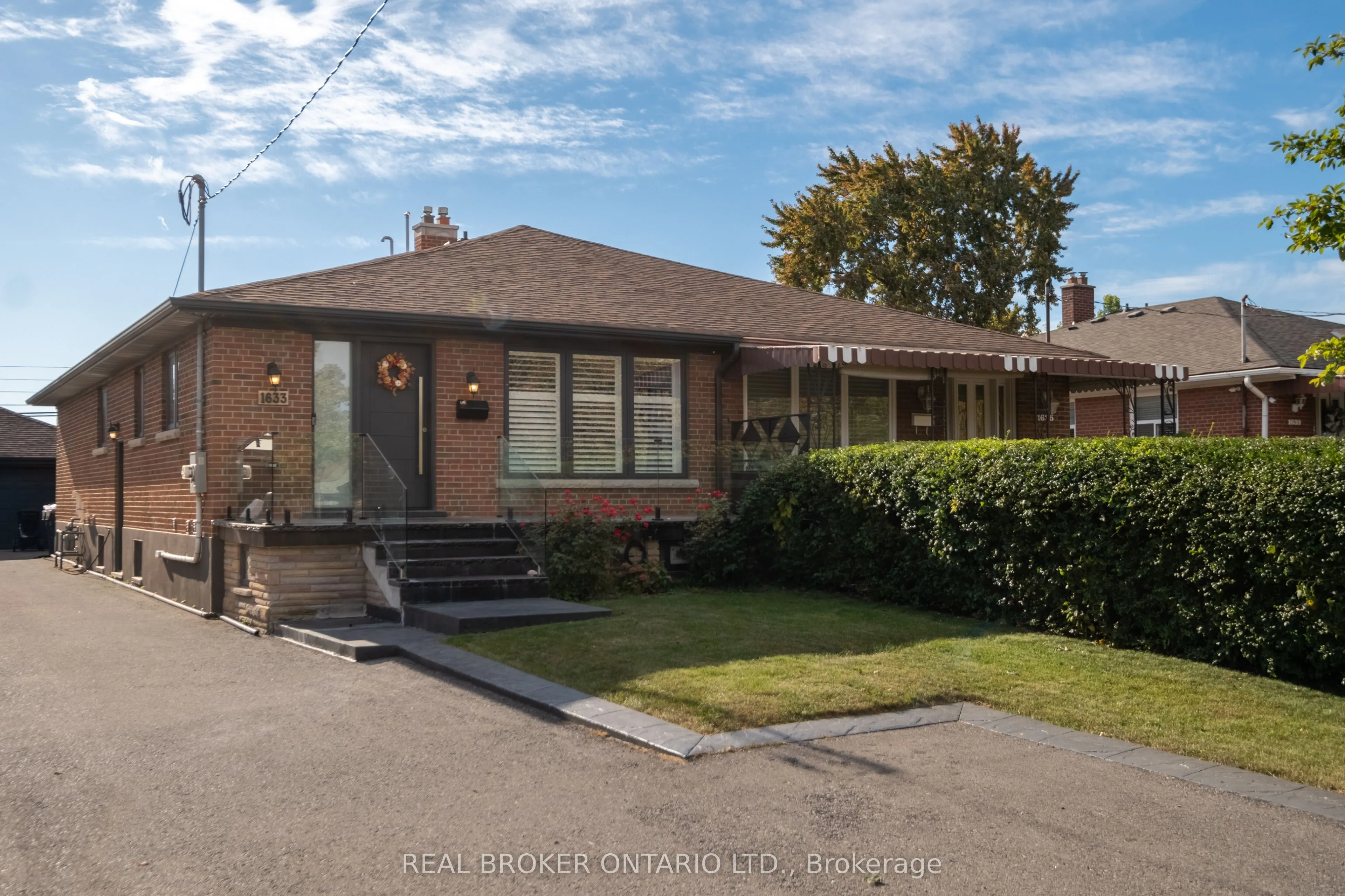 1633 Coram Crescent