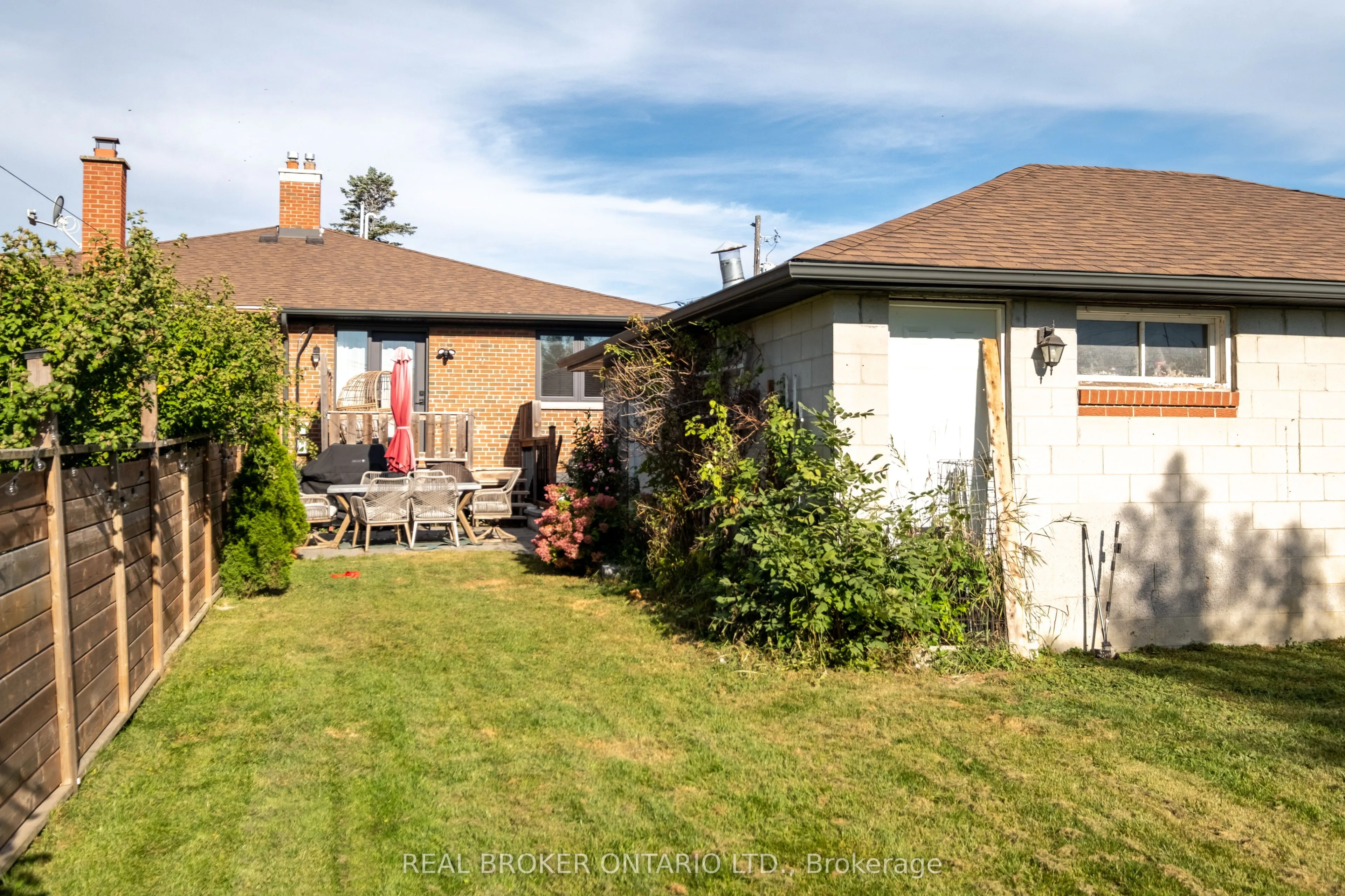 1633 Coram Crescent