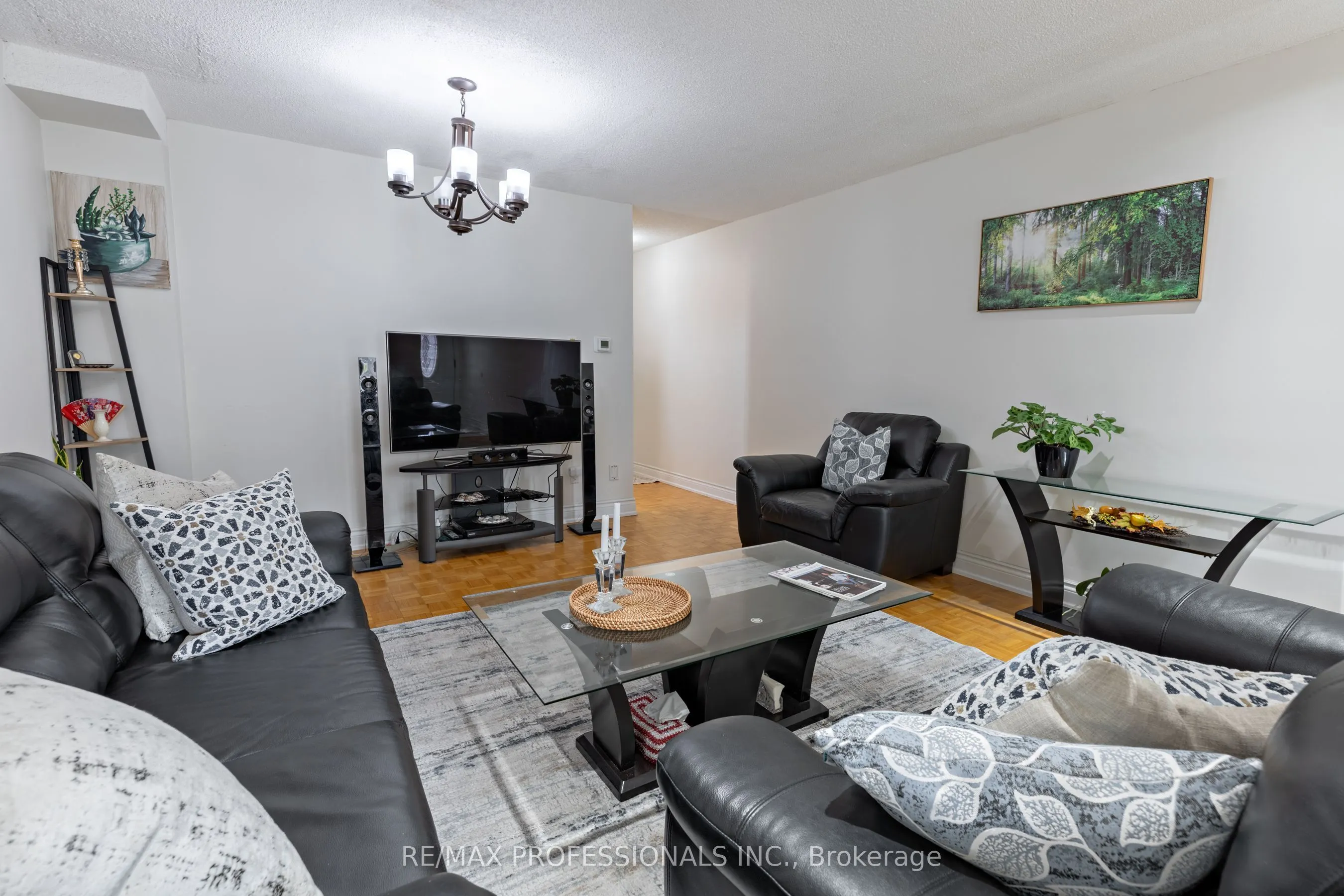 7 Mulock Avenue
