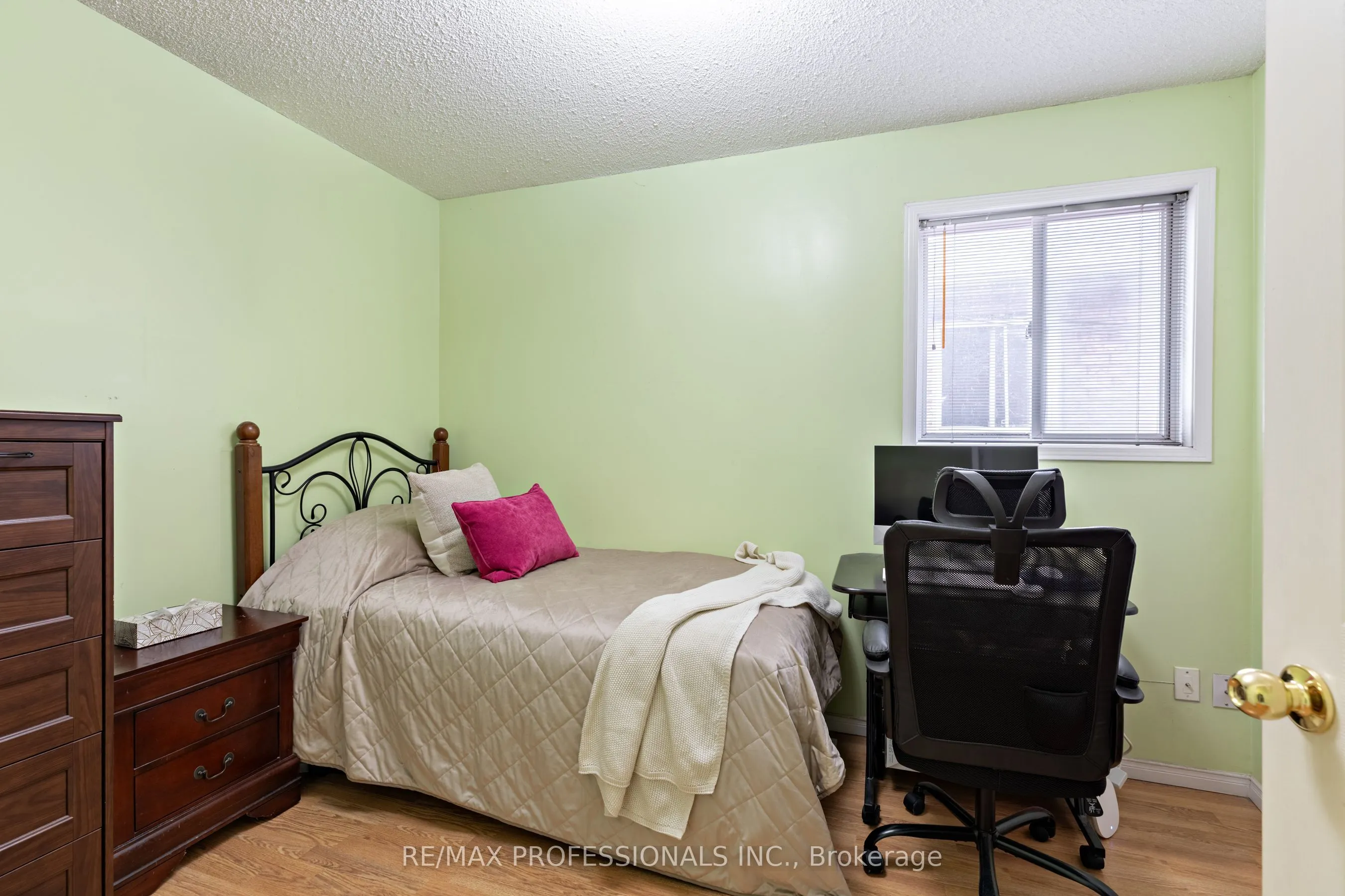7 Mulock Avenue