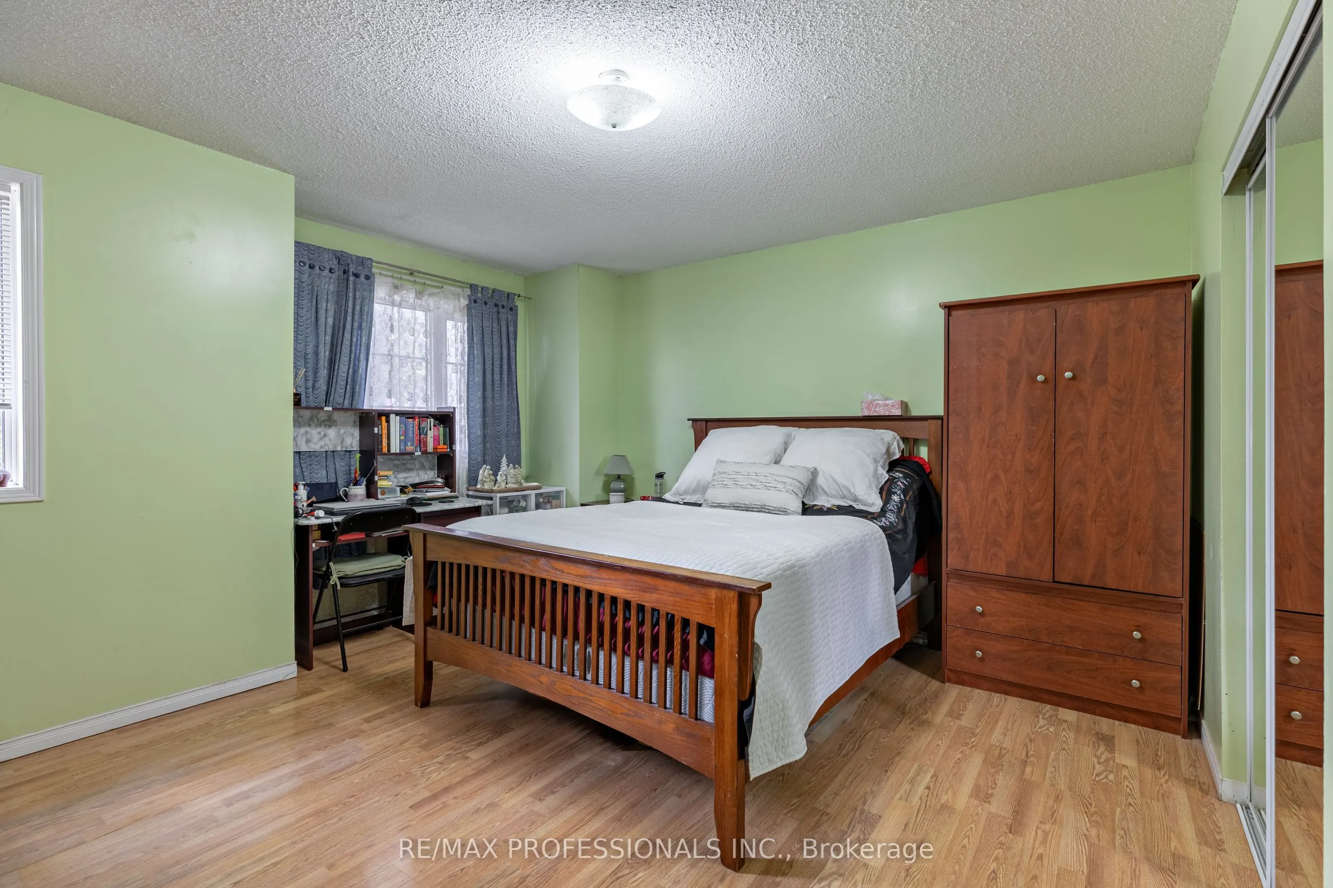 7 Mulock Avenue