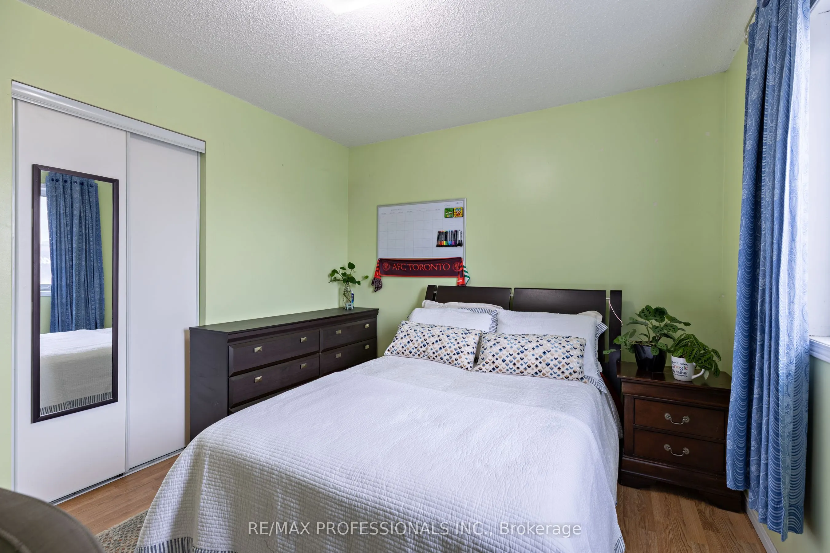7 Mulock Avenue