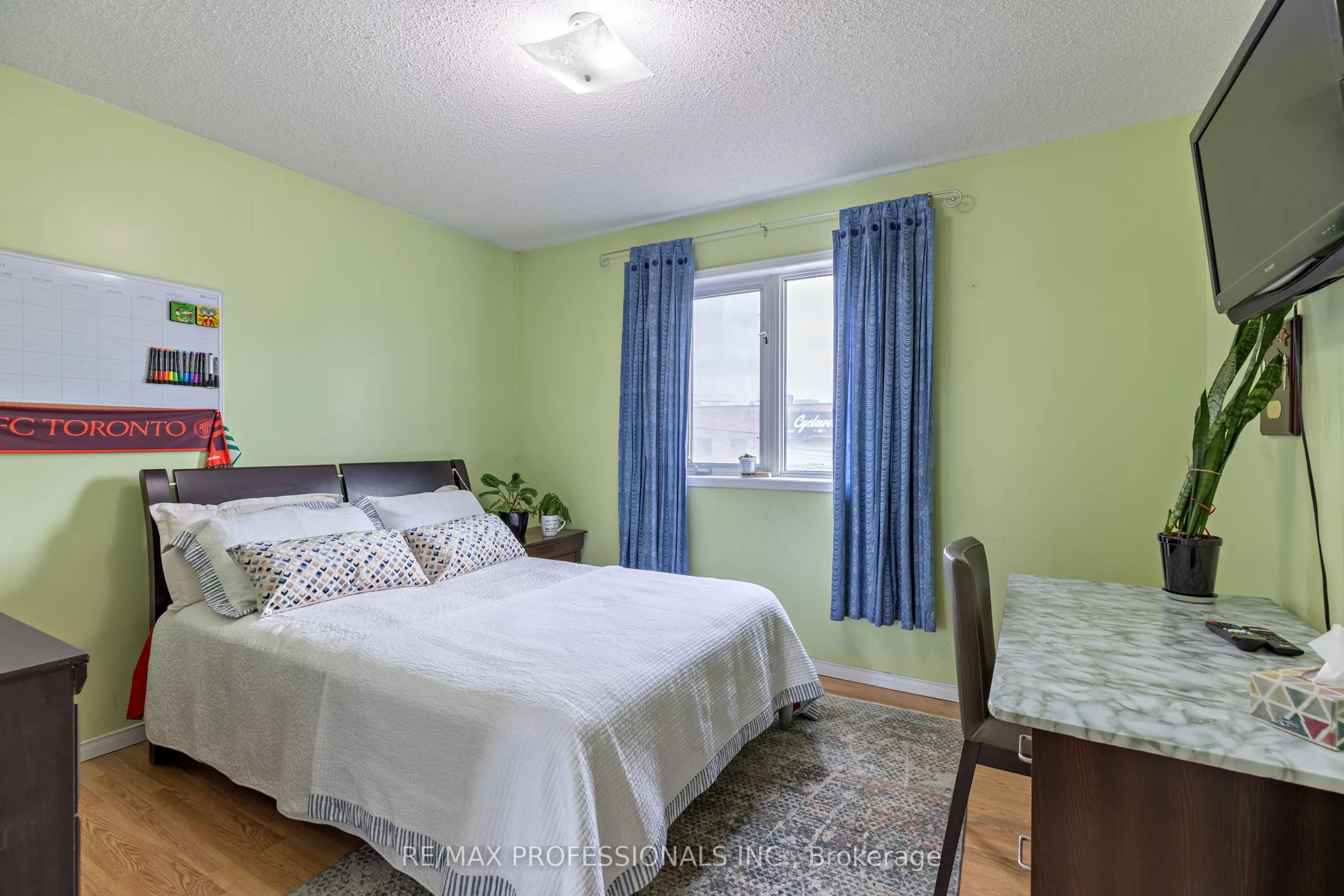 7 Mulock Avenue