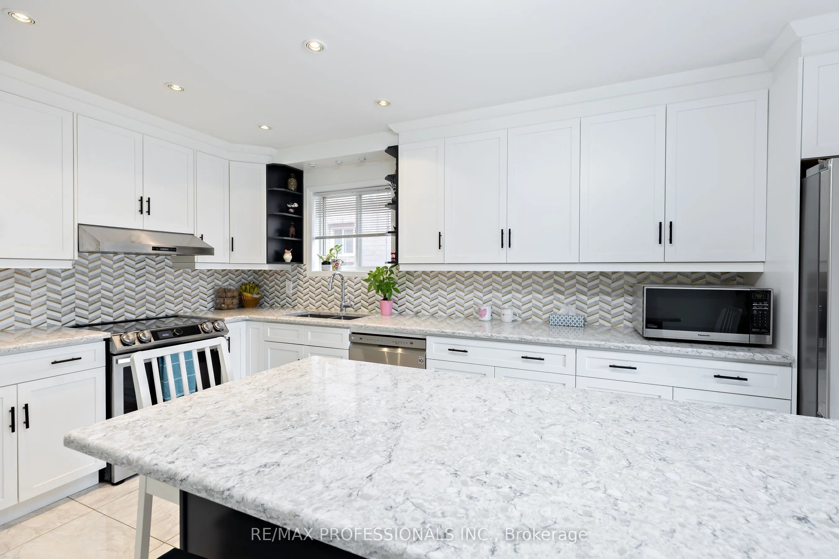 7 Mulock Avenue