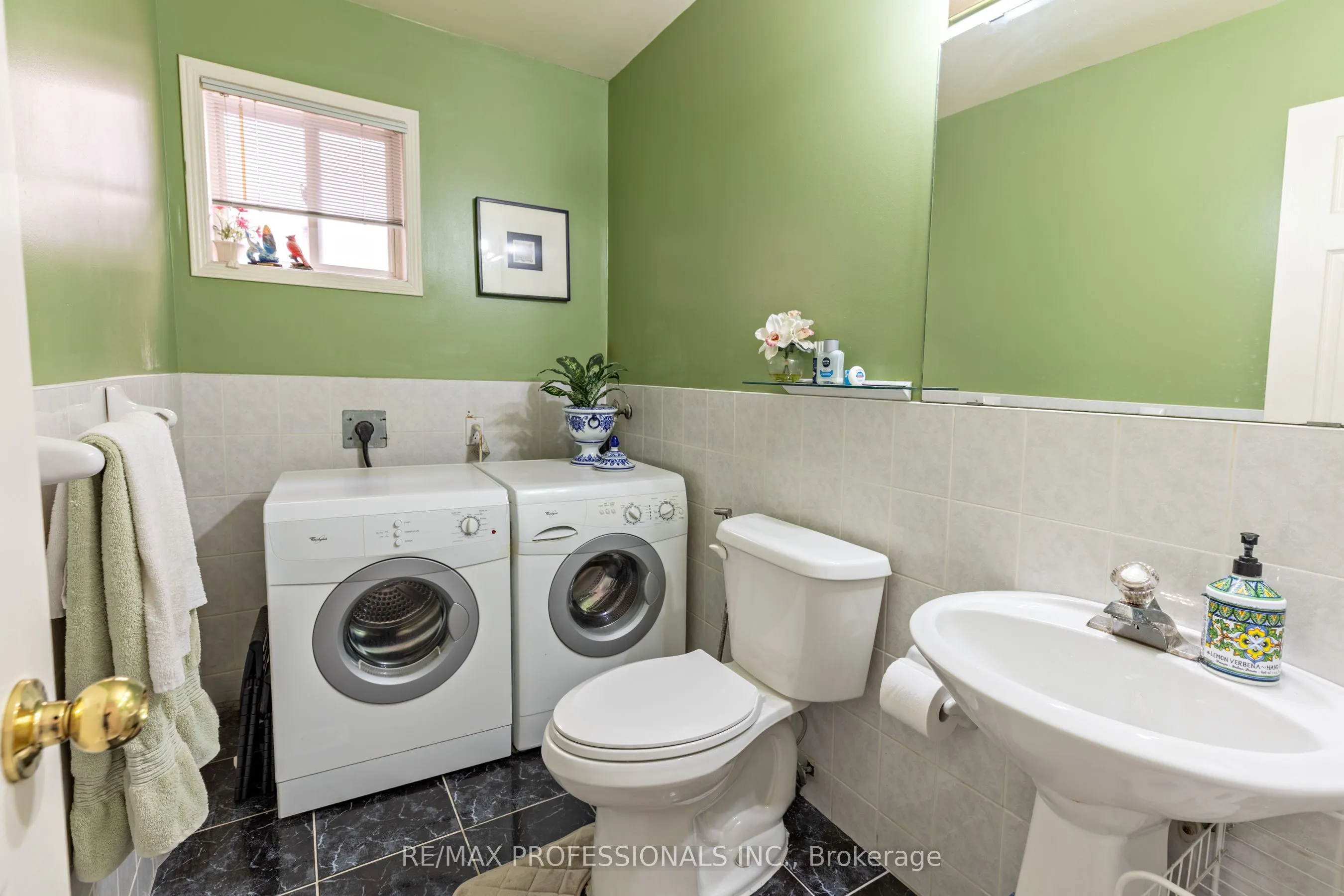 7 Mulock Avenue