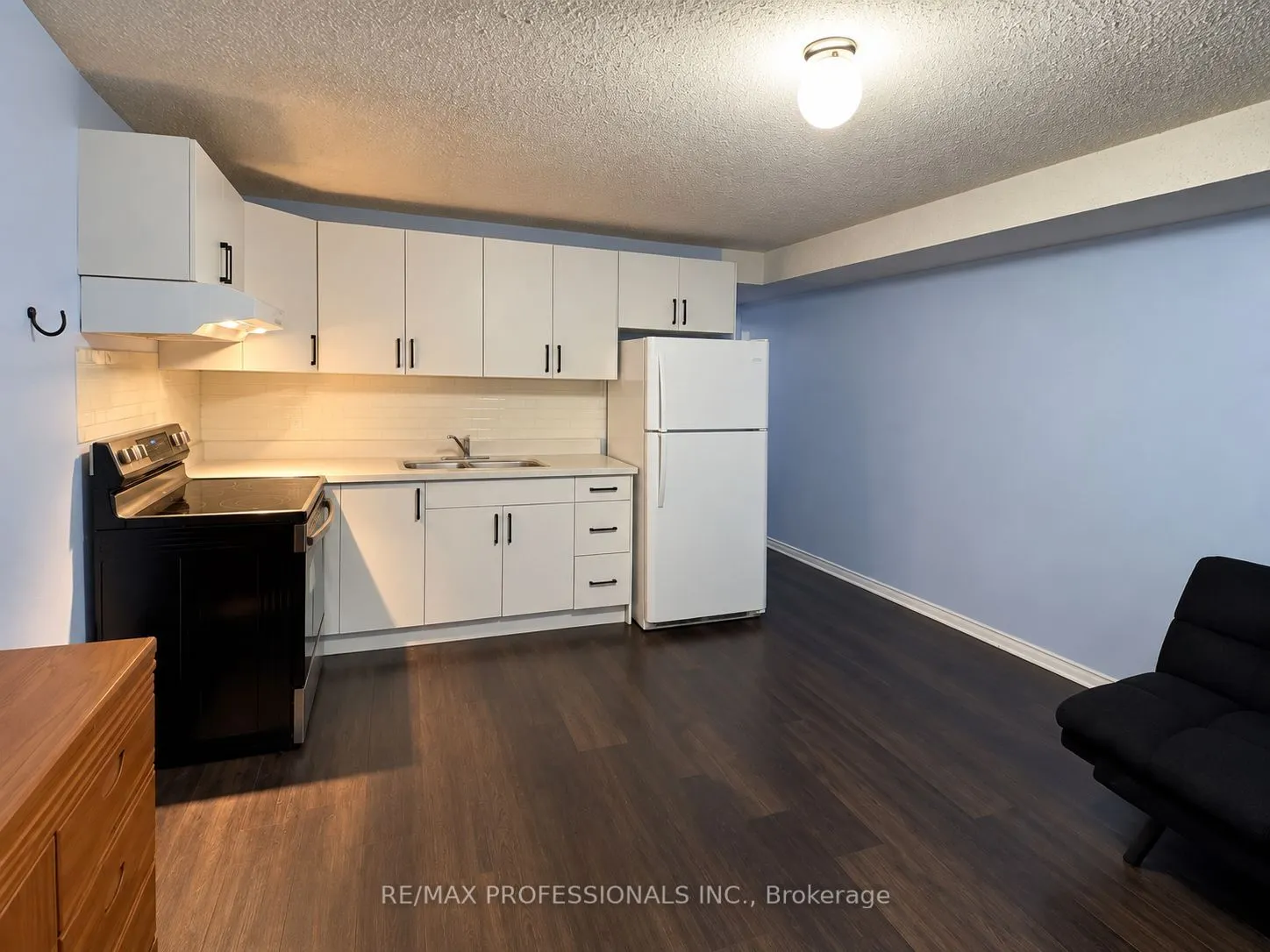 7 Mulock Avenue